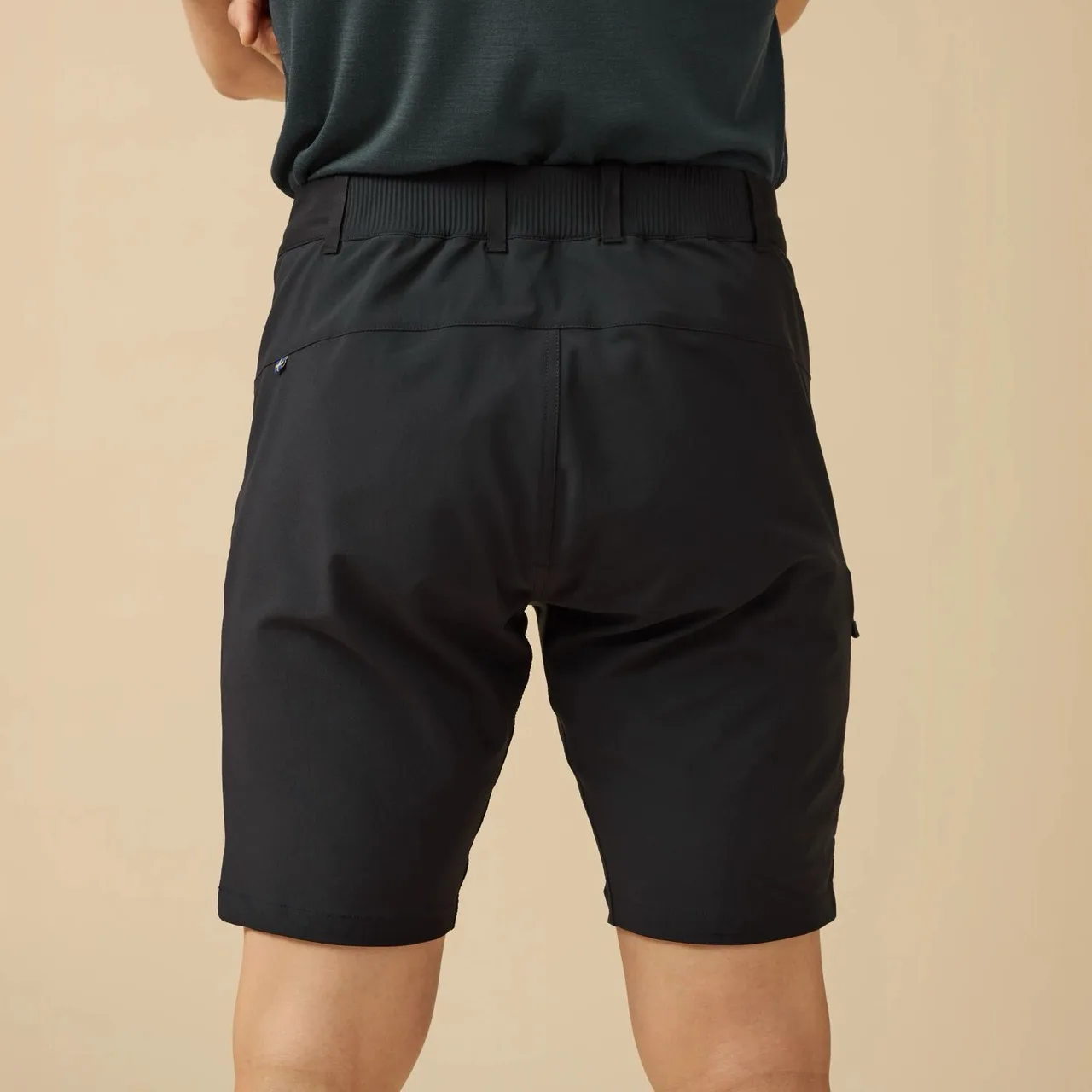 Fjallraven Hoja Collection Hybrid Shorts arms crossed