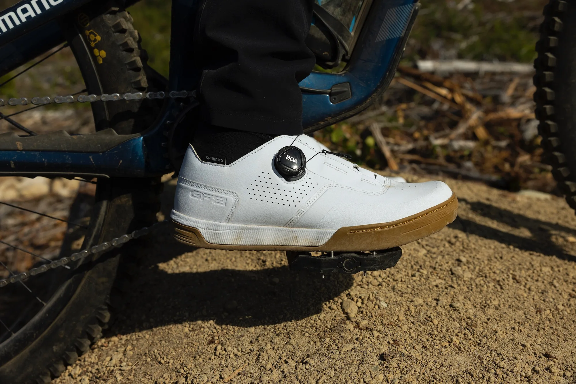 A rider wearing the new GF800 in white with their foot on a flat pedal.