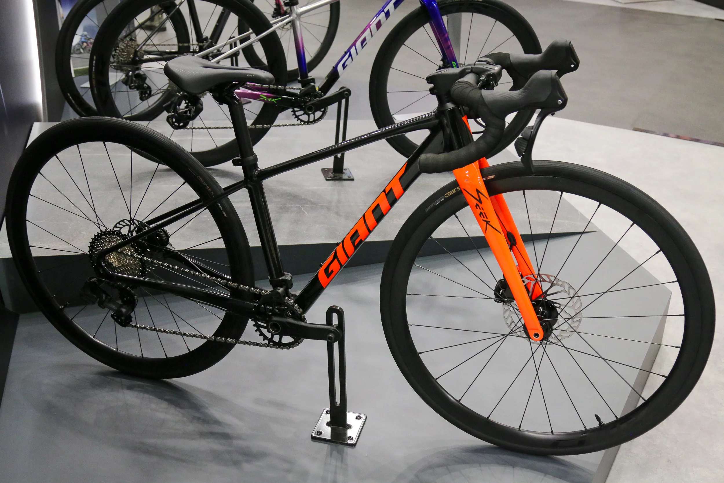 Giant Liv Seek 1 road bike for girls electronic shifting carbon wheels Eurobike-03