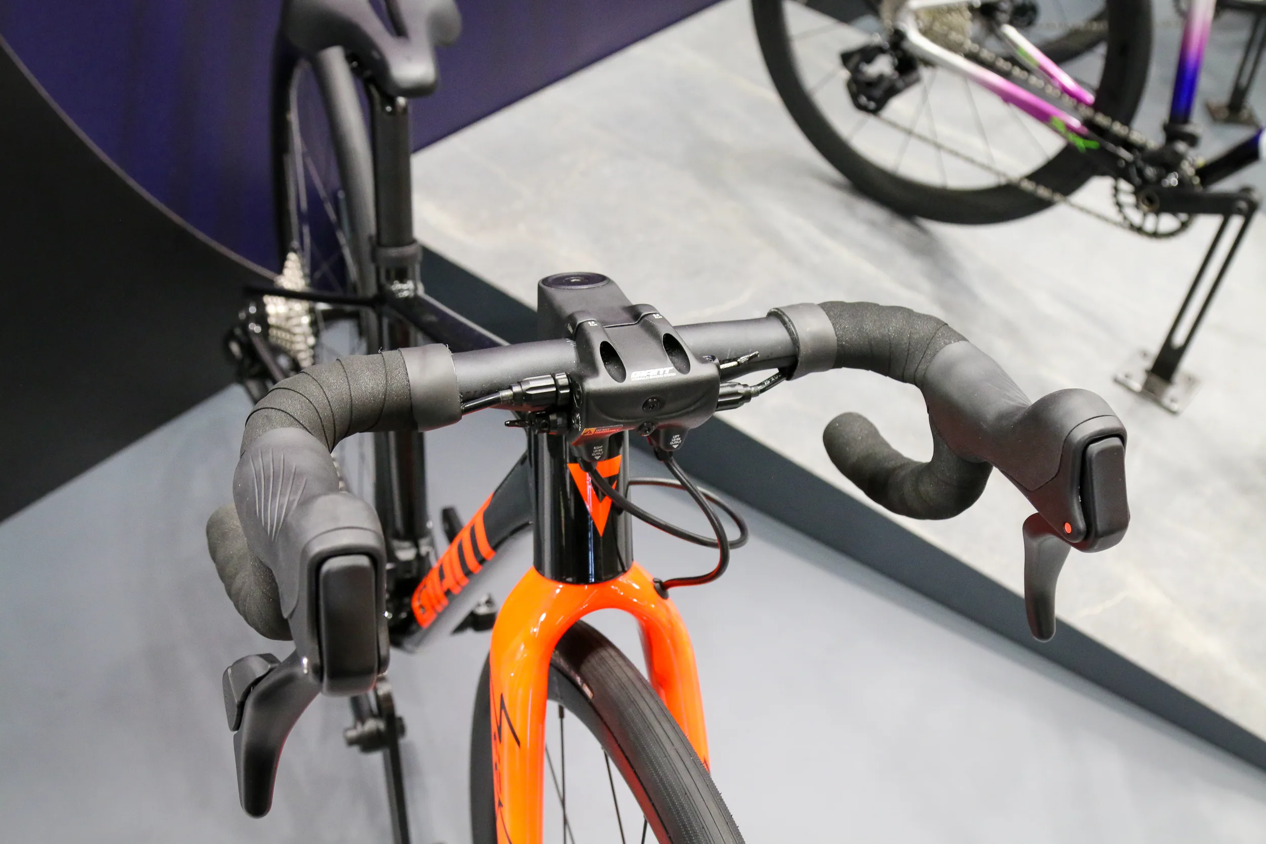 Giant Liv Seek 1 road bike for girls electronic shifting carbon wheels Eurobike-04