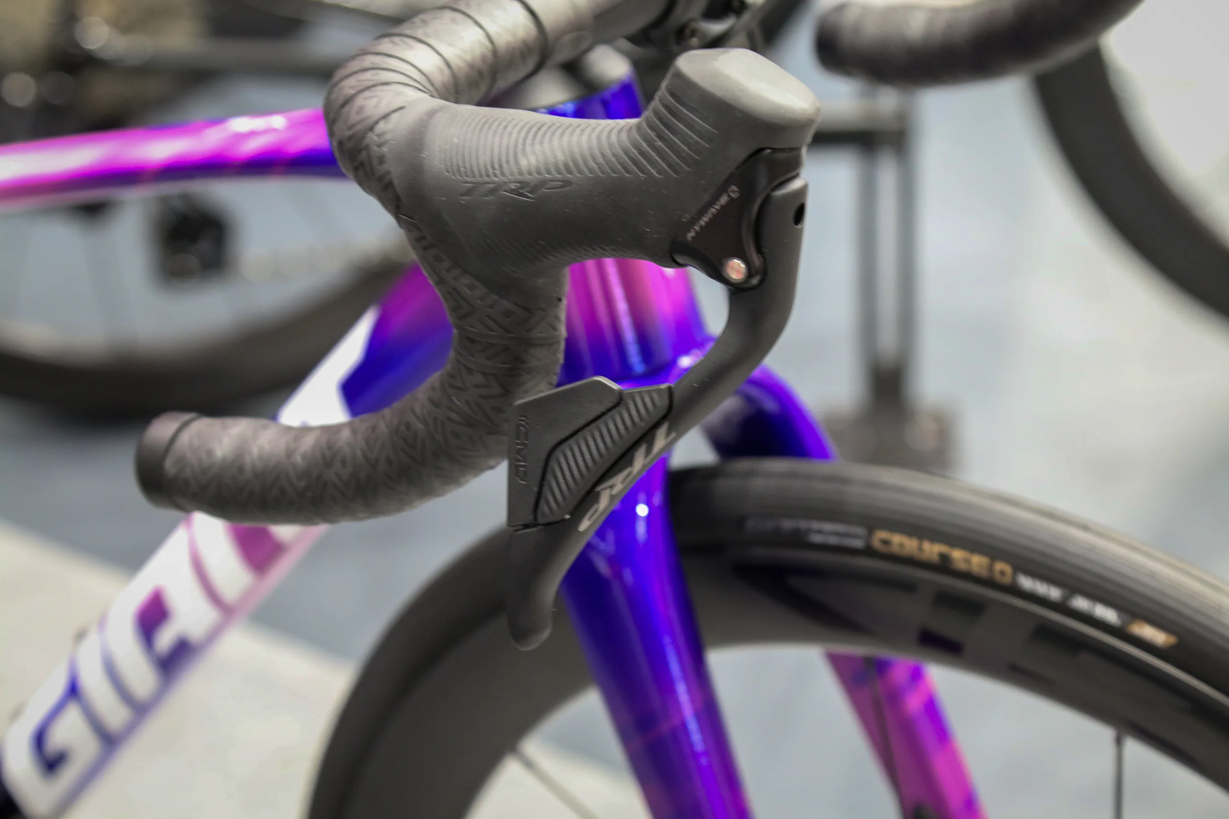 Giant Liv Seek 1 road bike for girls electronic shifting carbon wheels Eurobike-08