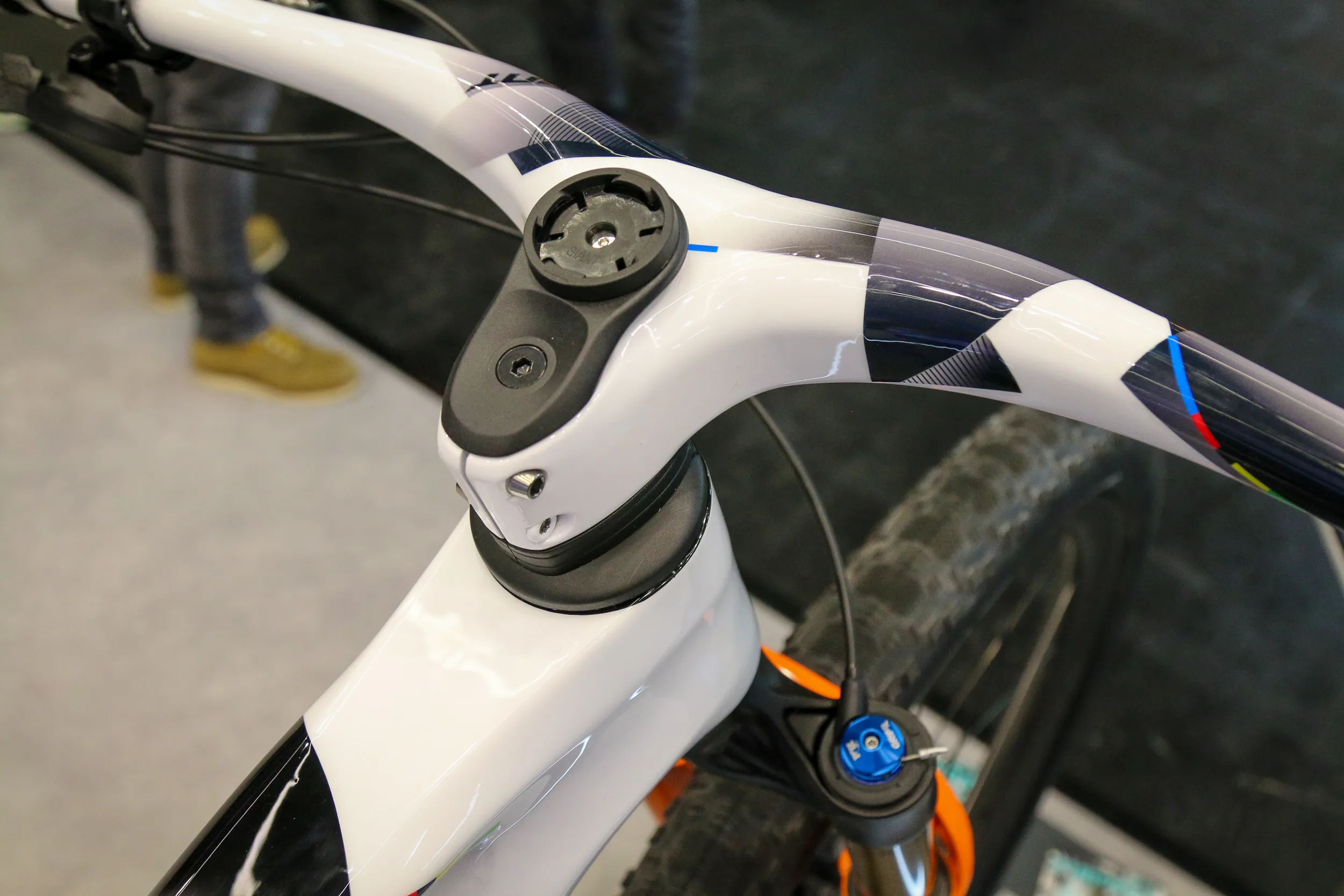 Upper view of the integrated cockpit on the Giant ANthem prototype