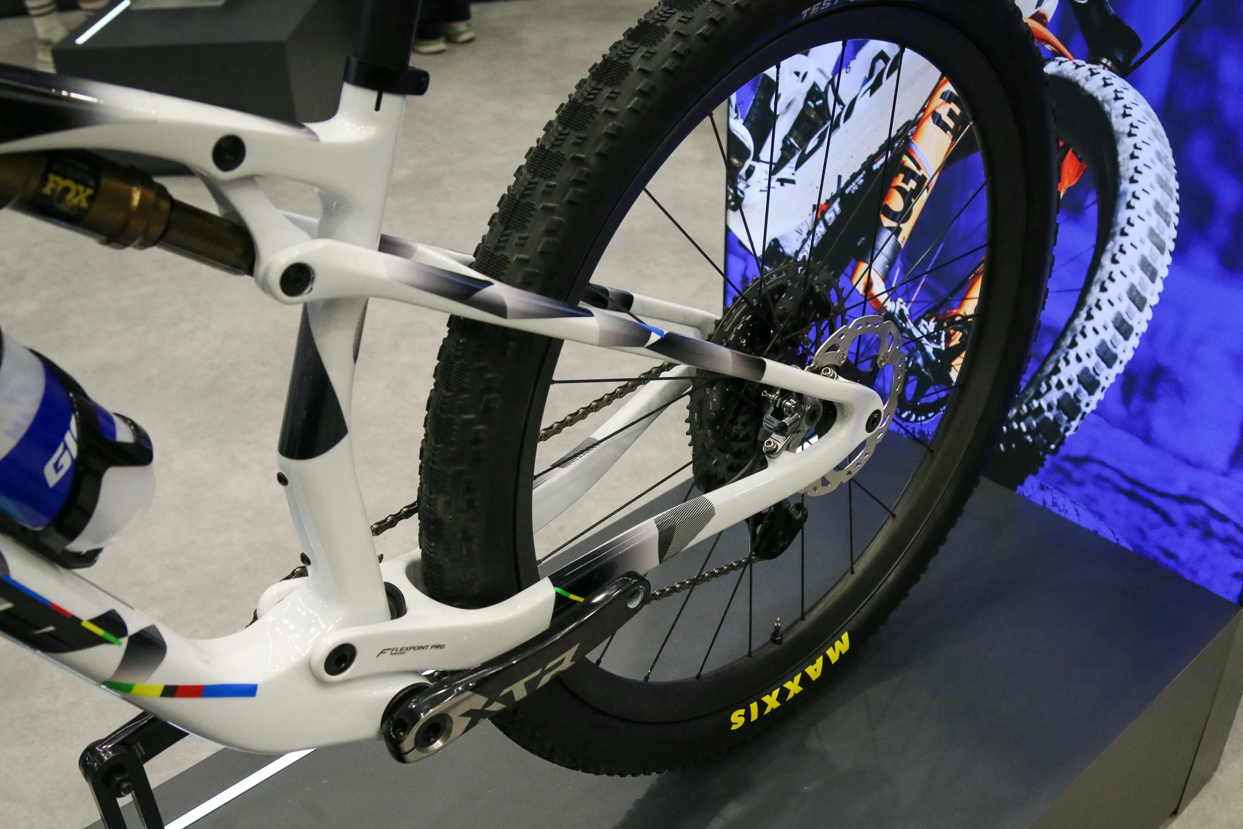 The flex stays on the rear triangle of the Giant Anthem prototype