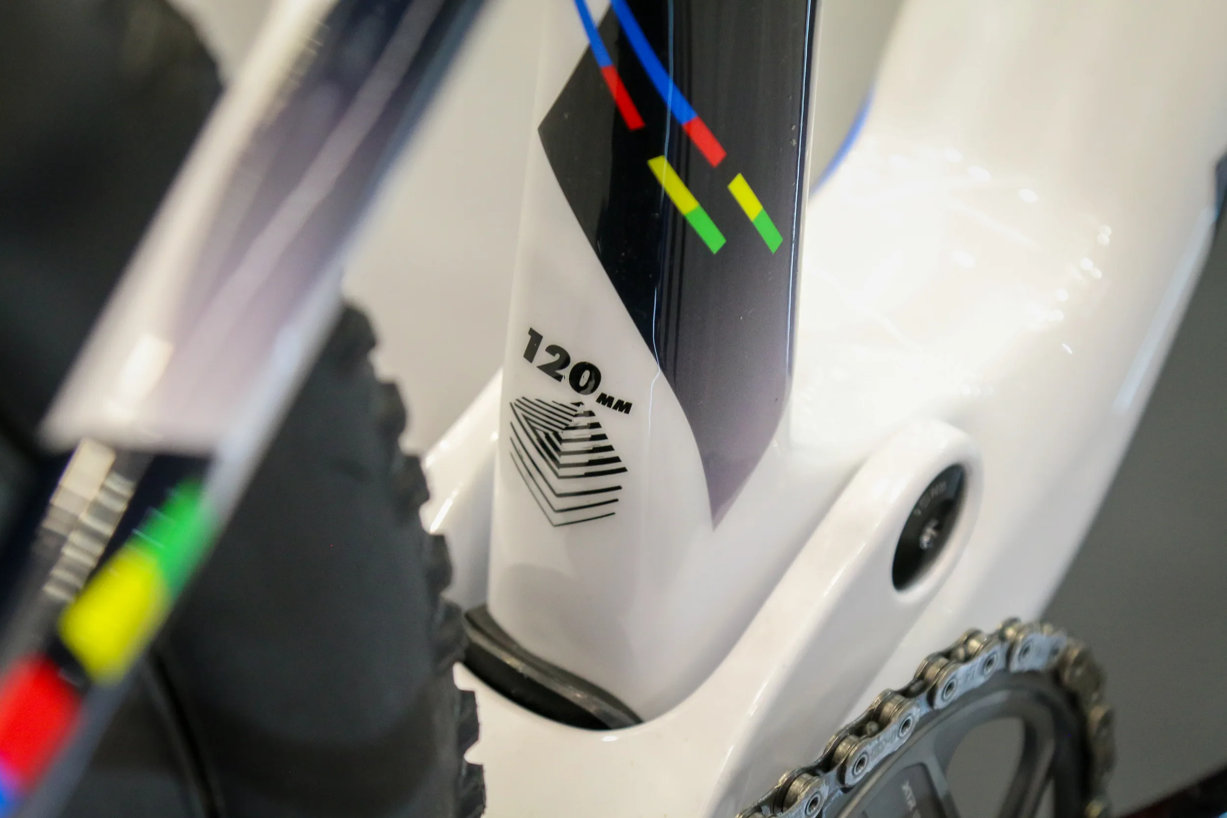 Close up of the 120 mm logo on the Giant Anthem prototype