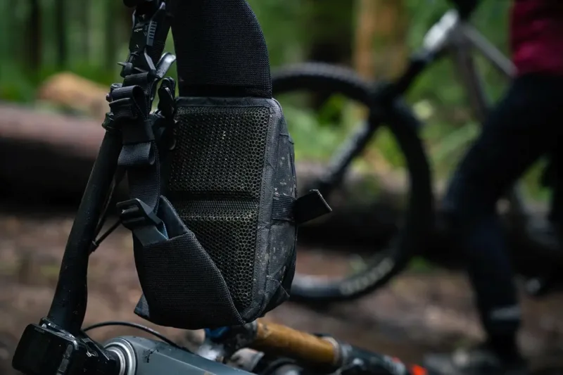 First Look: High Above Venture 3D: The First MTB Hip Pack With a 3D-Printed Back Panel