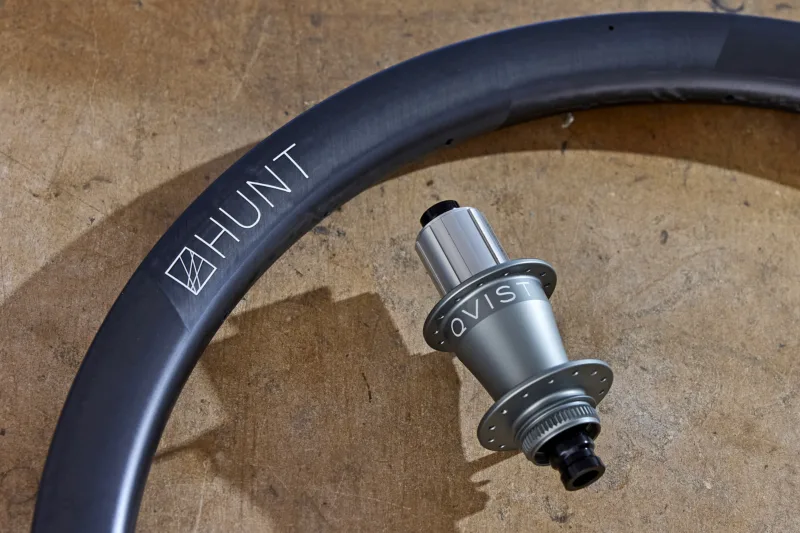 Hunt & Qvist Team Up for Ltd. Ed. 120 POE Fast-Engaging 40 Limitless Aero Gravel Wheels