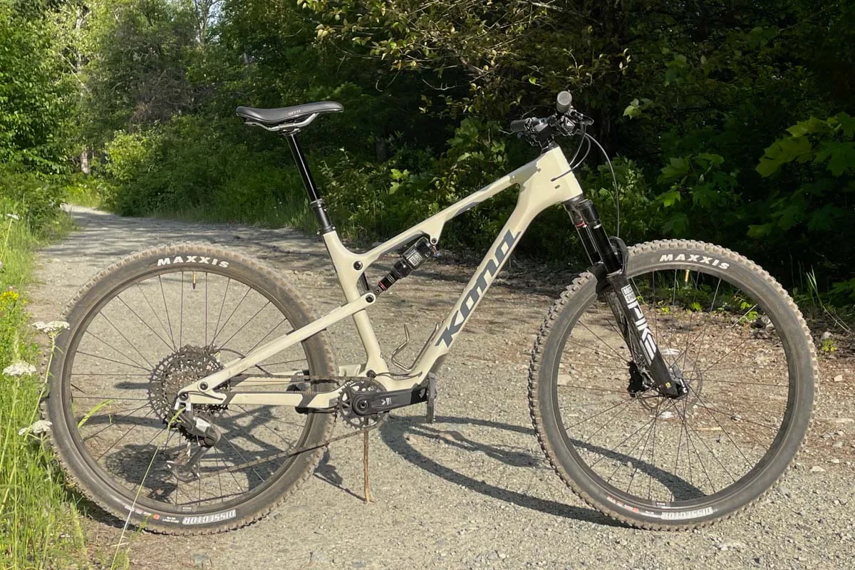 2025 Kona Hei Hei CR, lado, camino