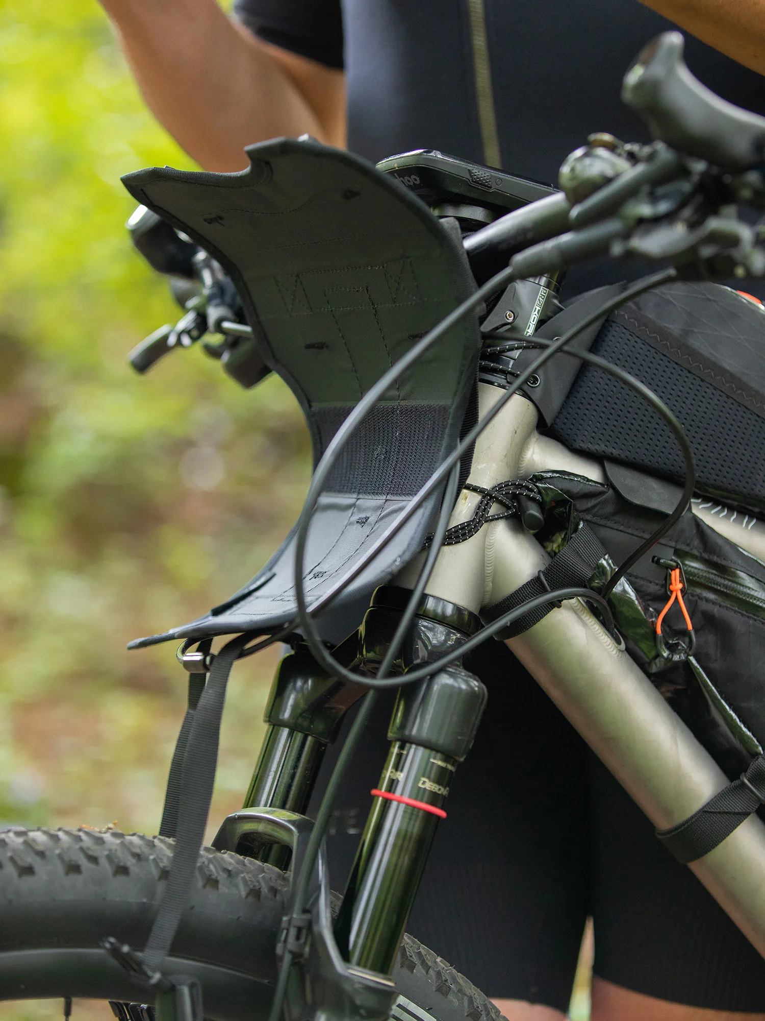 Restap Bikepacking Bar Bag Bag con nuevas bolsas y actualizaciones de construcción, nuevo accesorio de Velcro Griptight