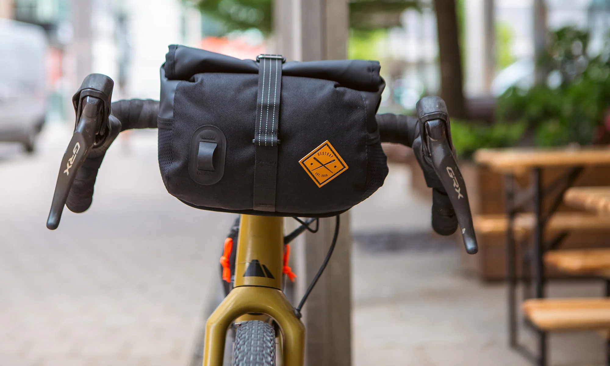 Actualizaciones de la bolsa de barra de bicicleta de restricción con una nueva bolsa de bote en bicicleta en bicicleta