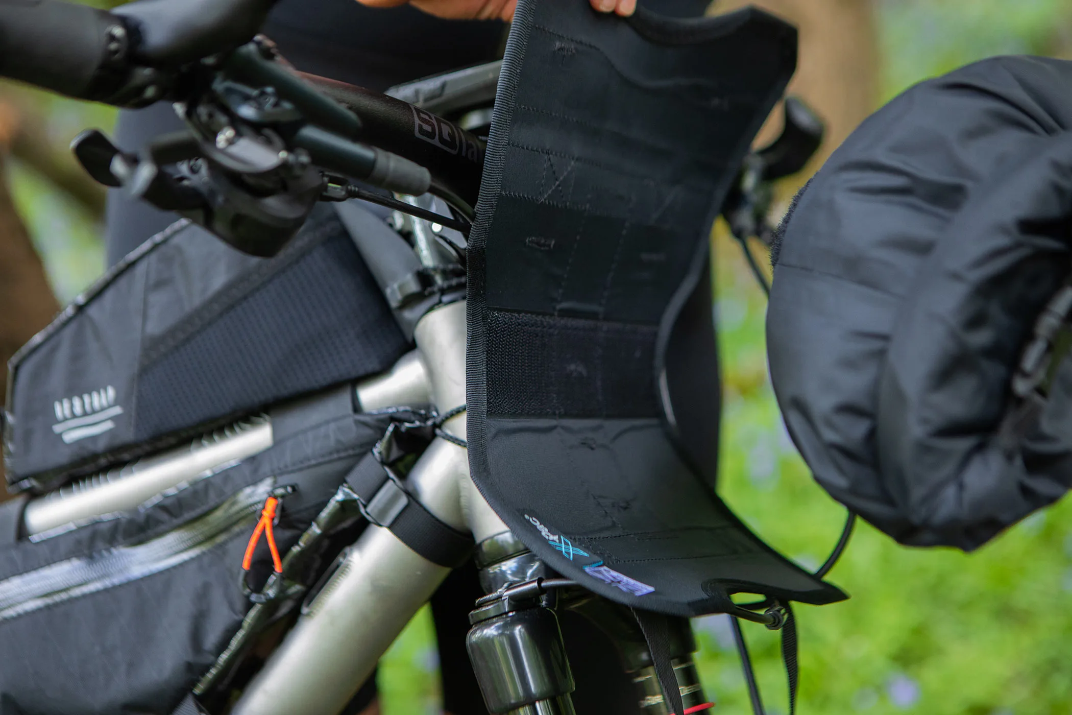 Restap Bikepacking Bar Bag Bag con nuevas bolsas y actualizaciones de construcción, nuevo accesorio de Velcro Griptight