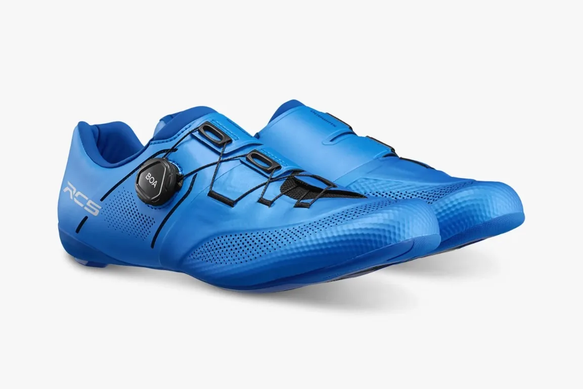 Imagen de estudio de las nuevas zapatillas de bicicleta de carretera Shimano RC503