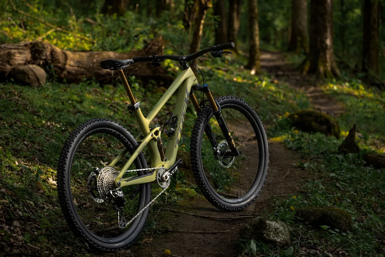 Trek XTR Top Fuel lean away