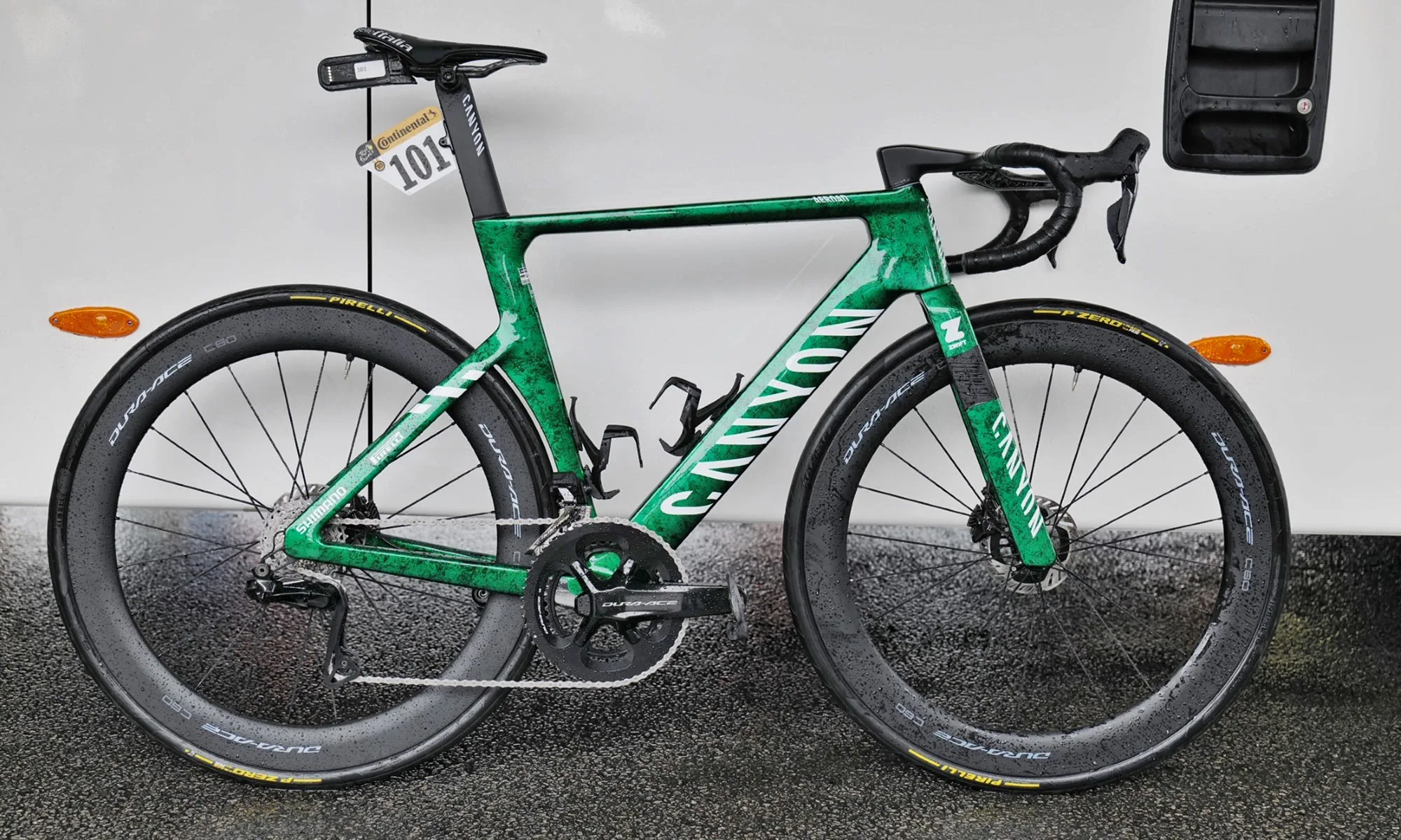 2025 Tour de France MyCanyon Aeroad CFR green jersey sprint leader edition of Jasper Philipsen