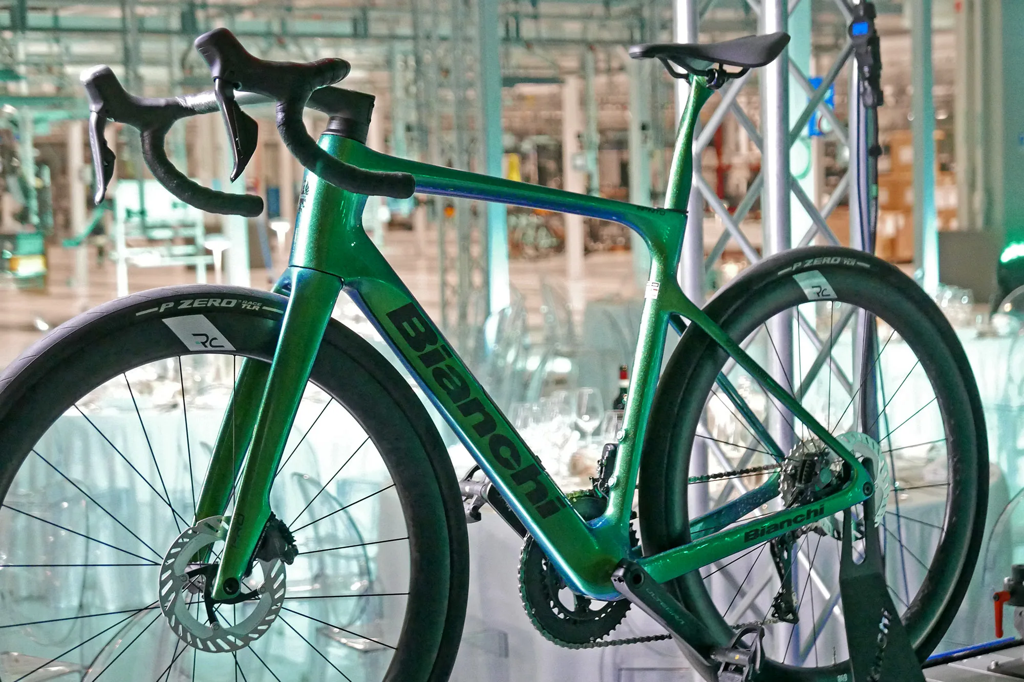 2026 Bianchi Infinito RC CV All New Carbon Performance All-Road Bike, no conductor