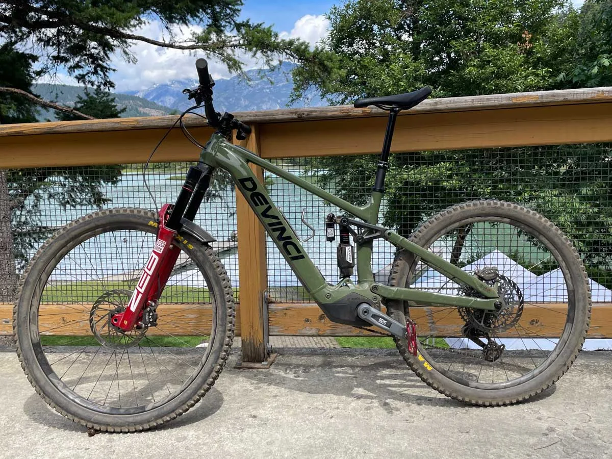 2026 Devinci E-Spartan Lite, side, boathouse