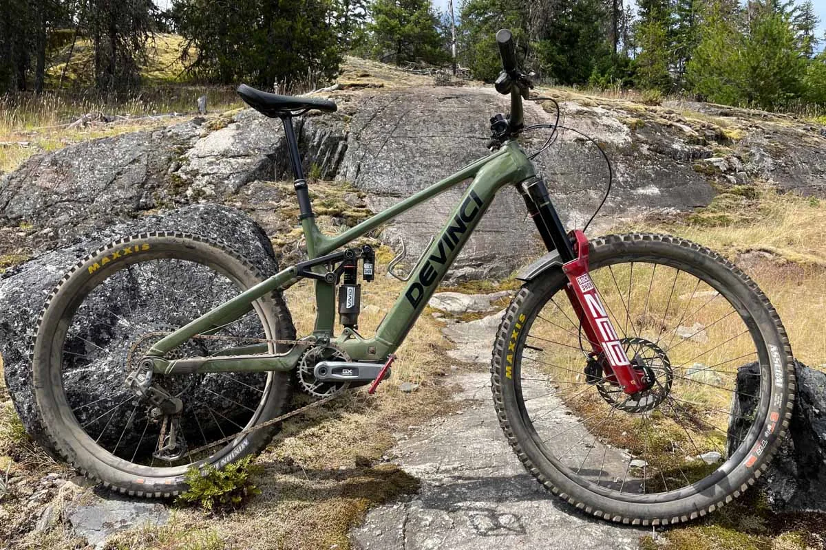 2026 Devinci E-Spartan Lite, drive side, trail
