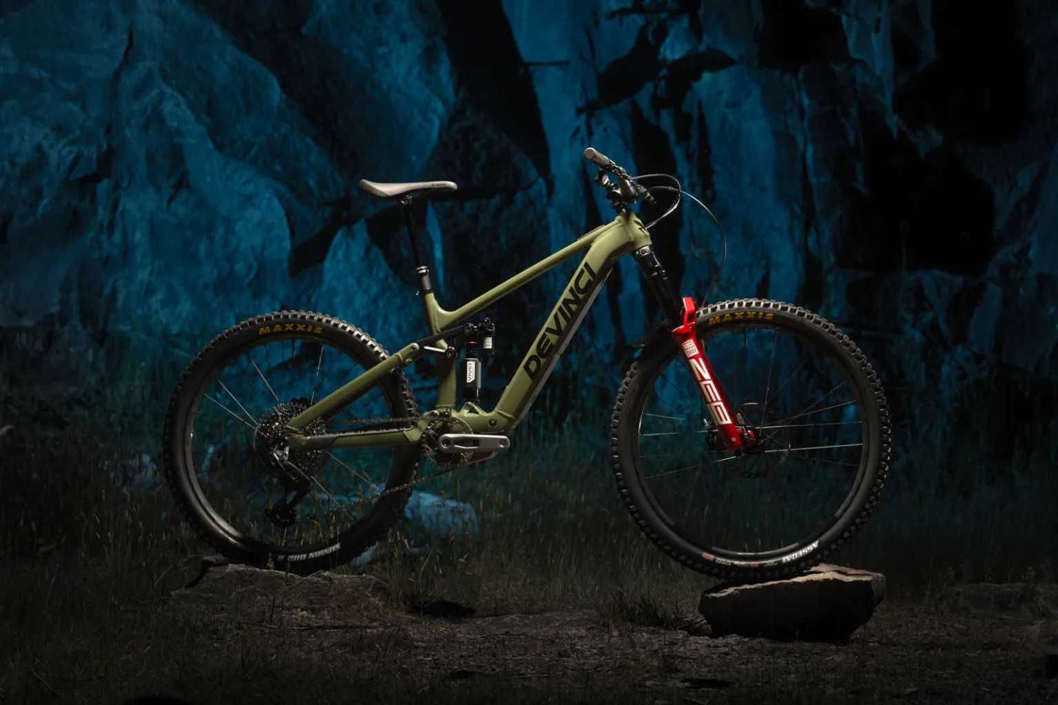2026 Devinci E-Spartan Lite, title pic