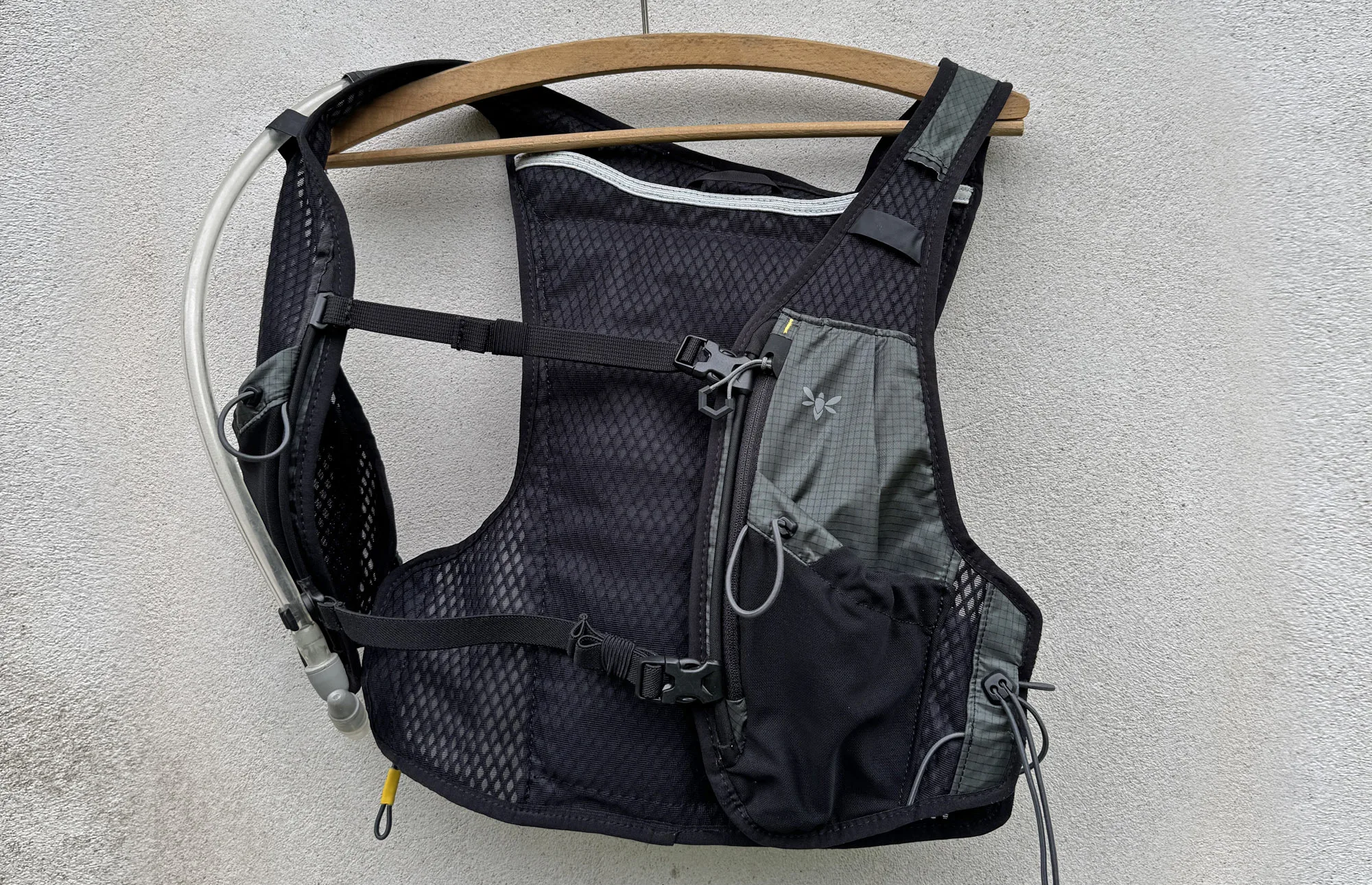 Apidura Racing Hydration Vest front