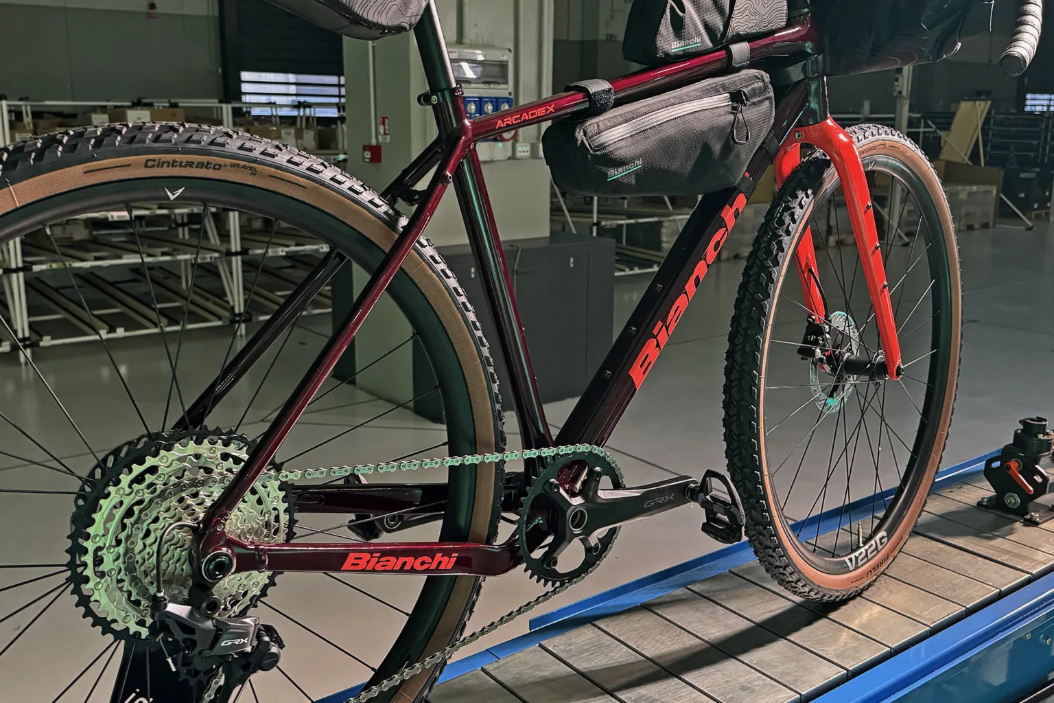 Bianchi Arcadex Alloy, nueva bicicleta de grava de rendimiento de aluminio, trasero
