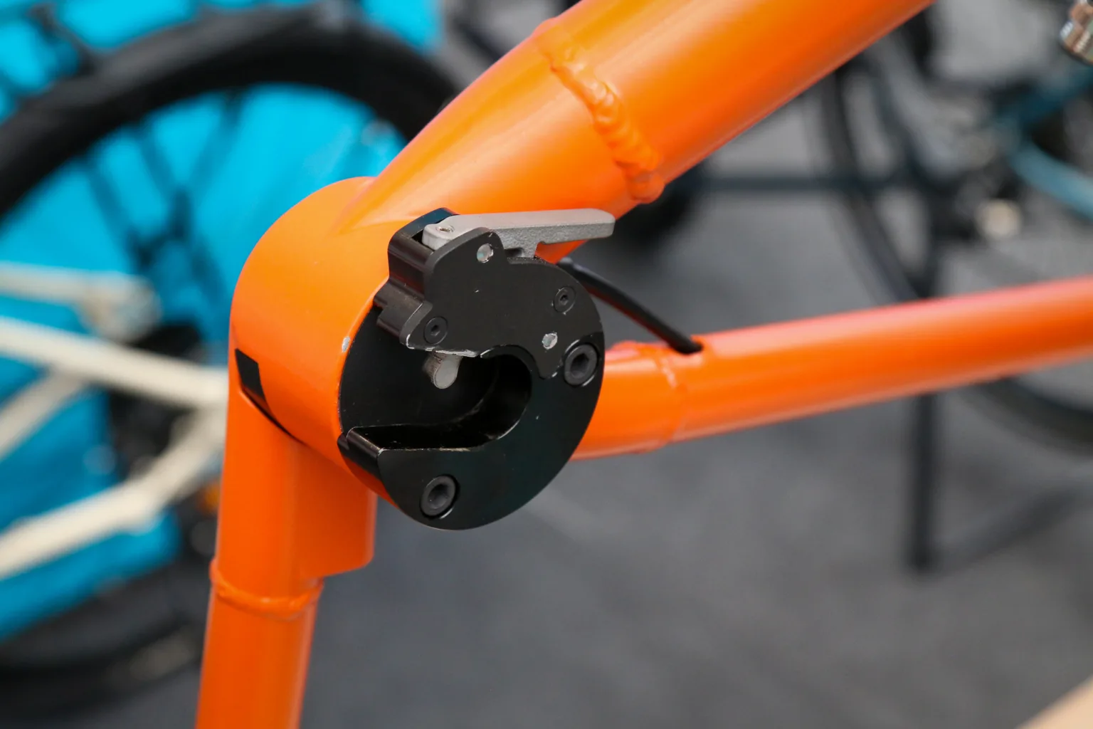 Convoy axle attachment