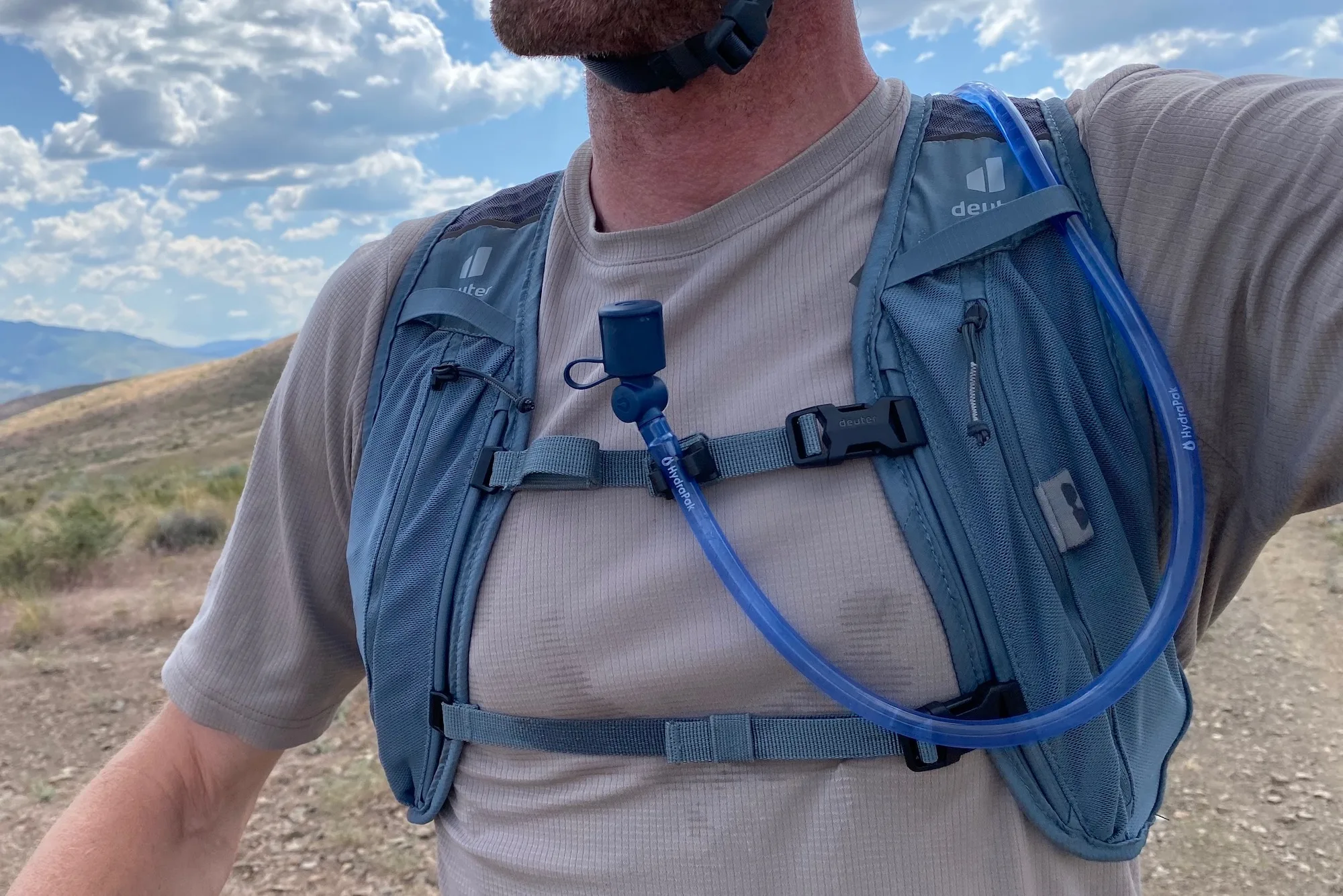 The adjustable sternum straps on the Deuter Rogla 5 pack