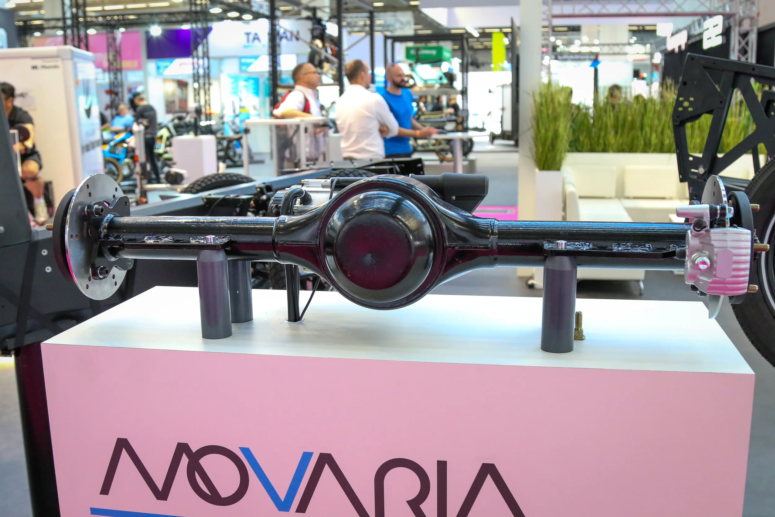 Movaria axle