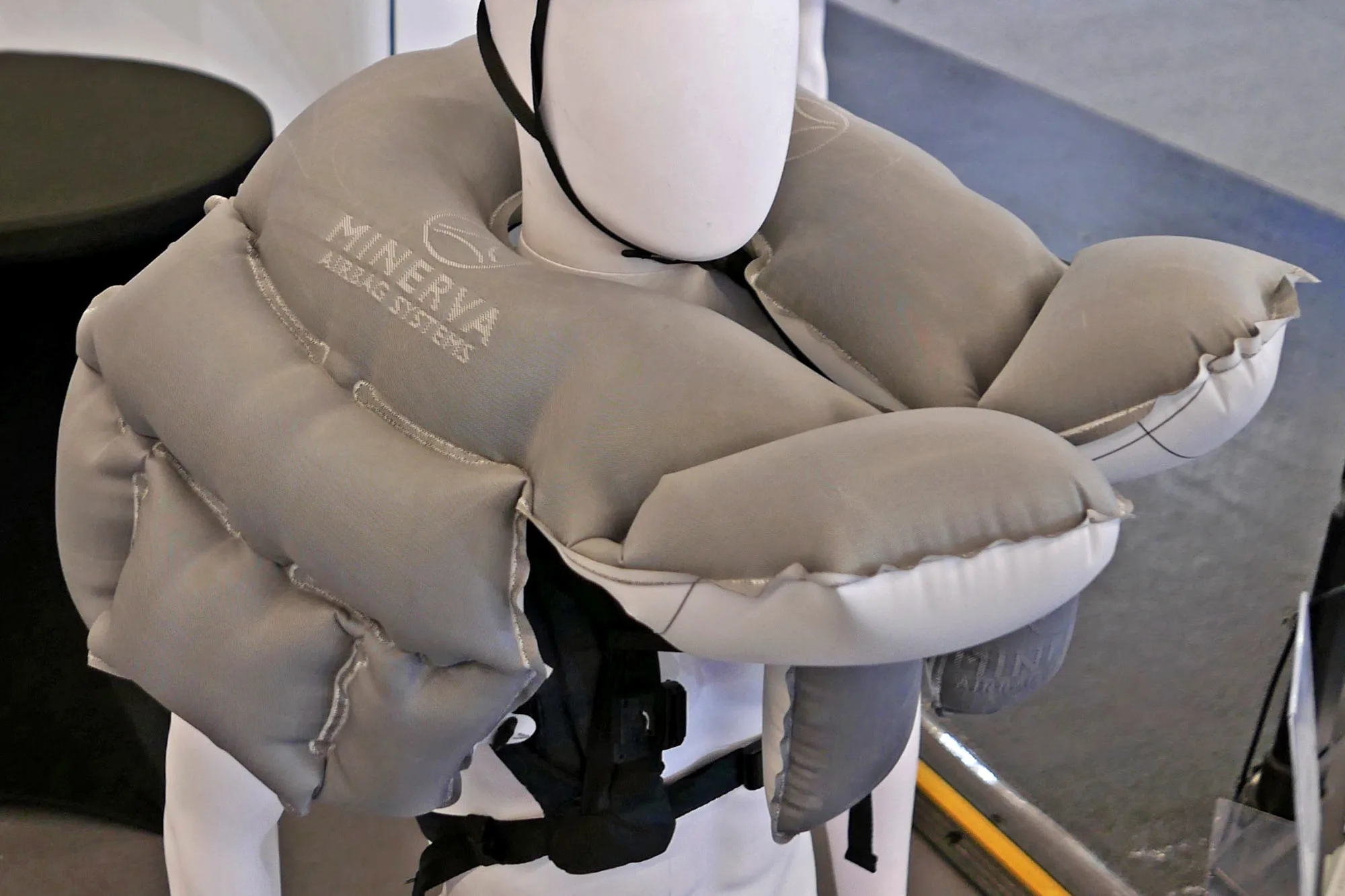 Mase Airding Compact cycling airbag backpack, new Minerva AirRide airbag face protection
