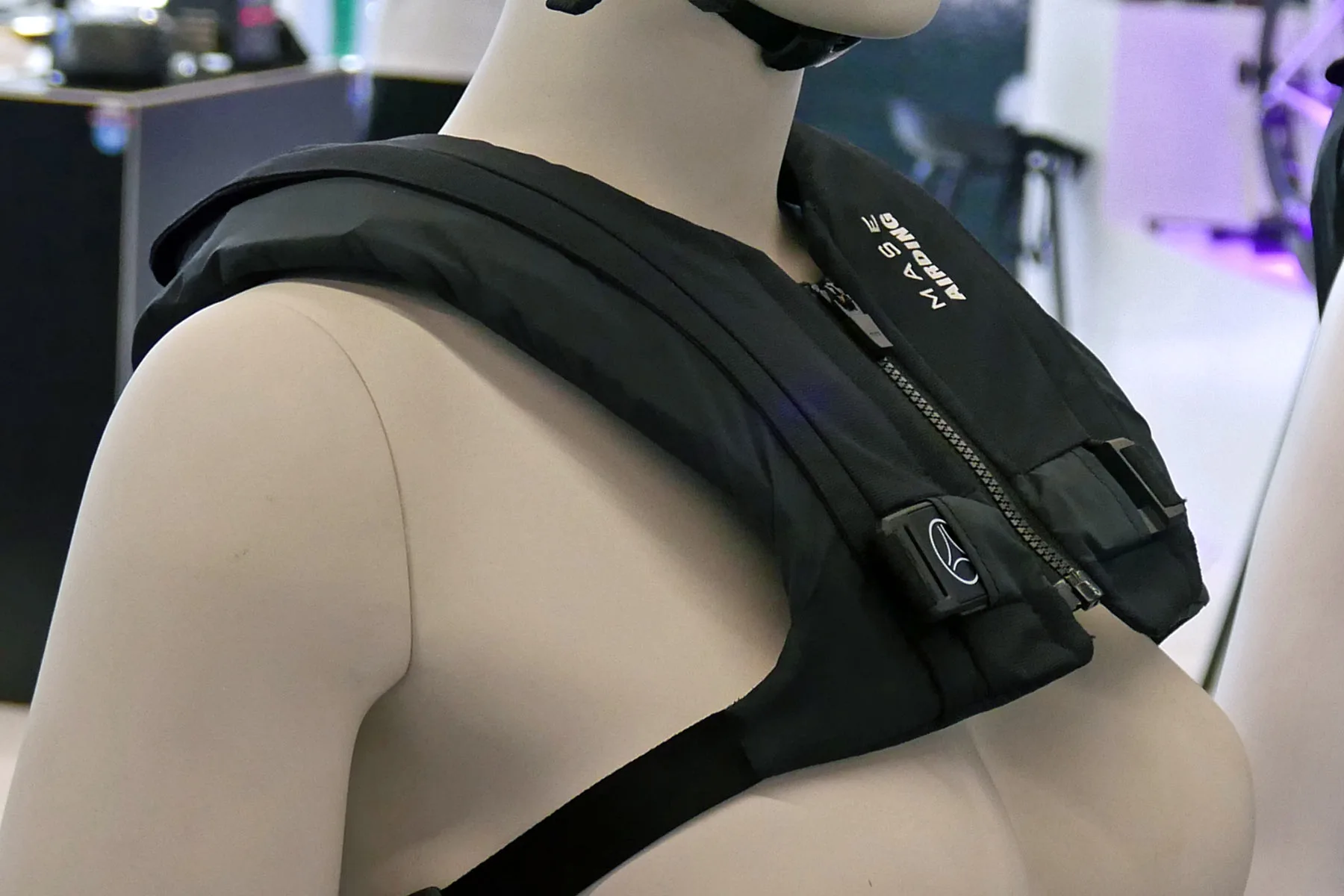 Mase Airding Compact cycling airbag backpack, slim shoulder straps