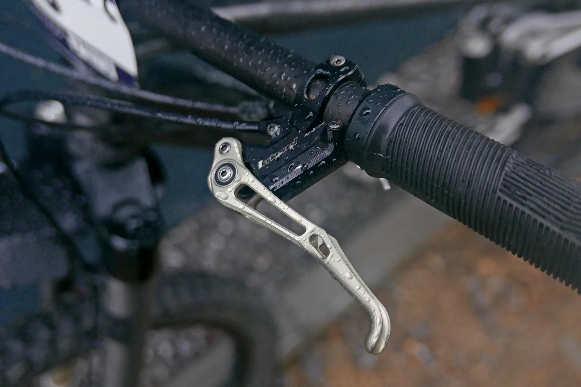 Comprobación de bicicleta Pro: Prototipo Cduro High Pivot, Bike de enduro de carbono de 170/190 mm ajustable, frenos Trinity de Trinity