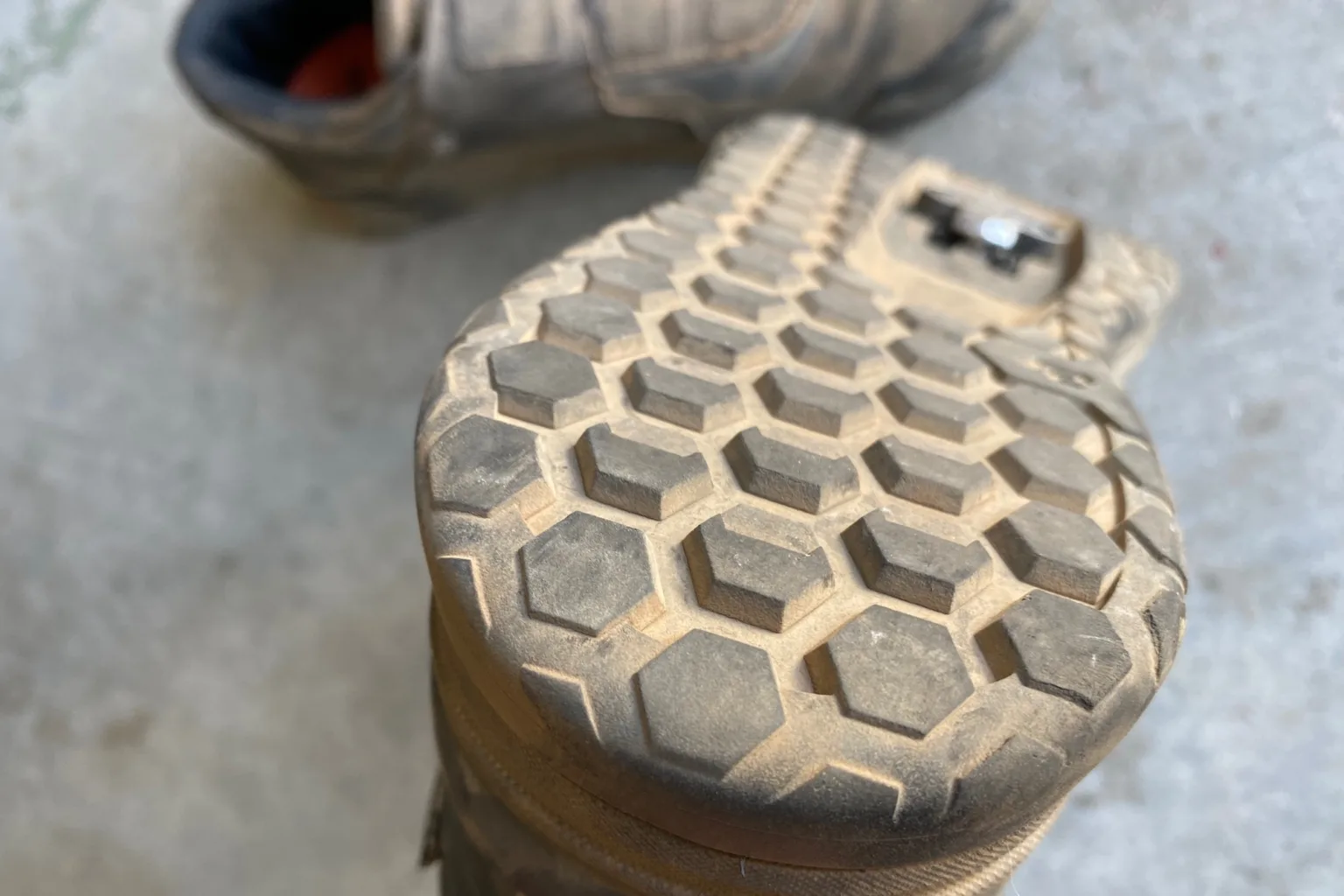 The aggressive tread at the heel of the Hellion Clip BOA sole.