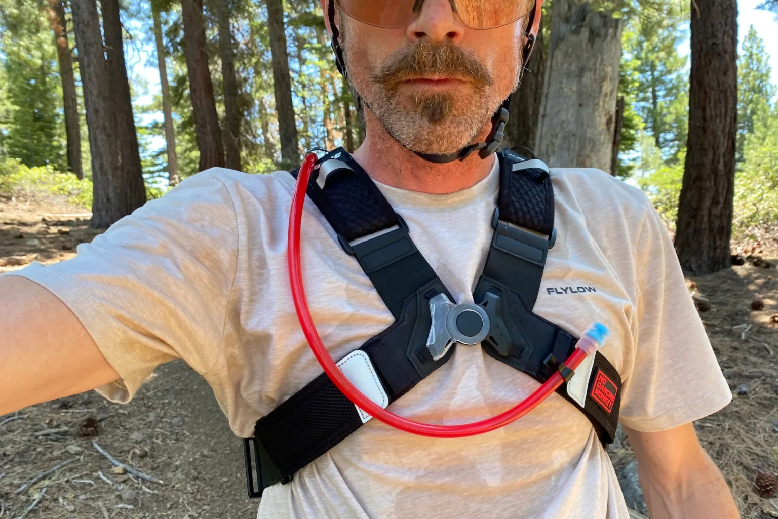 The X-style strap harness on the USWE Outlander XC 2L