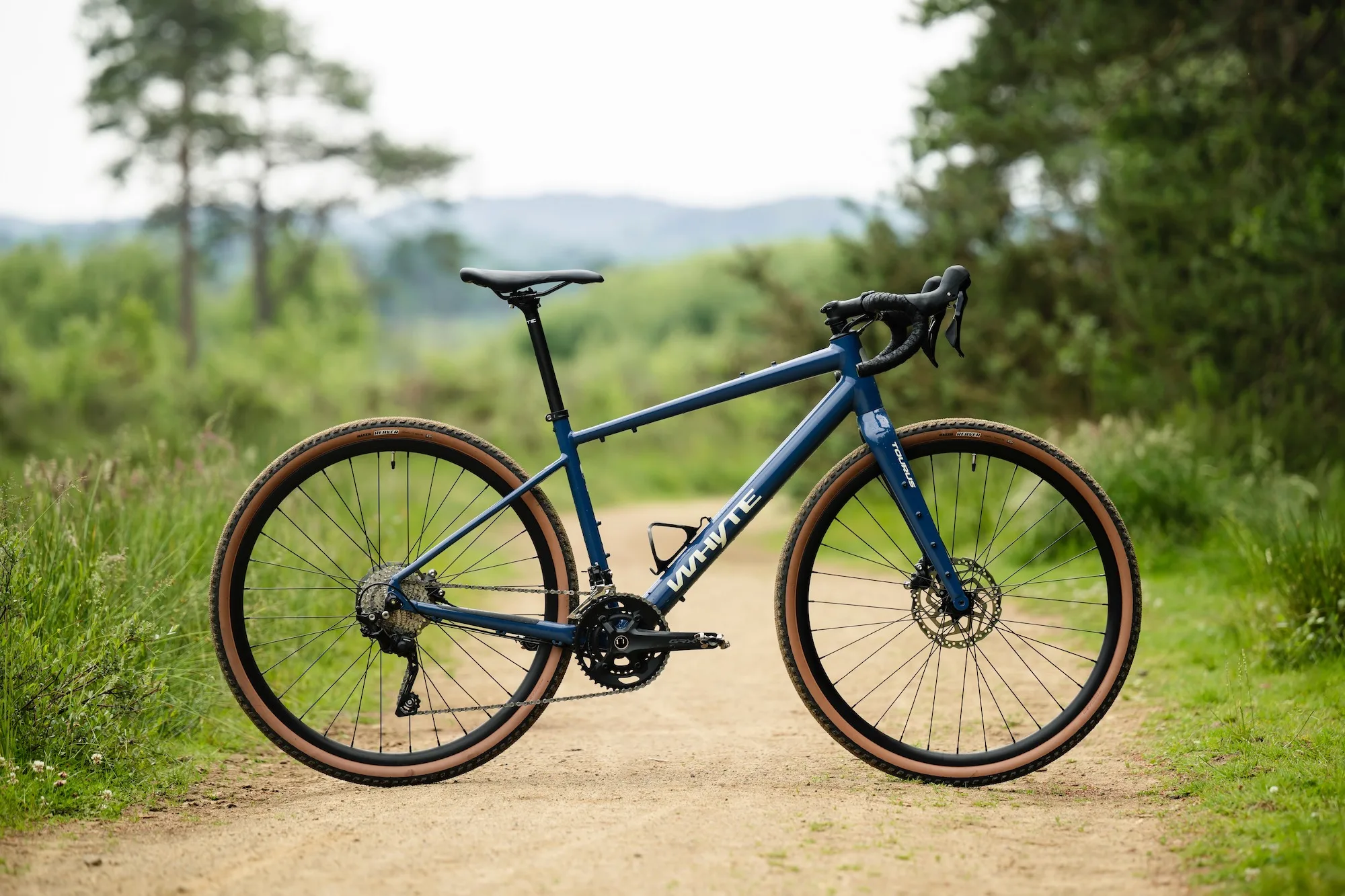 stock image of the Whyte Tourus from the side
