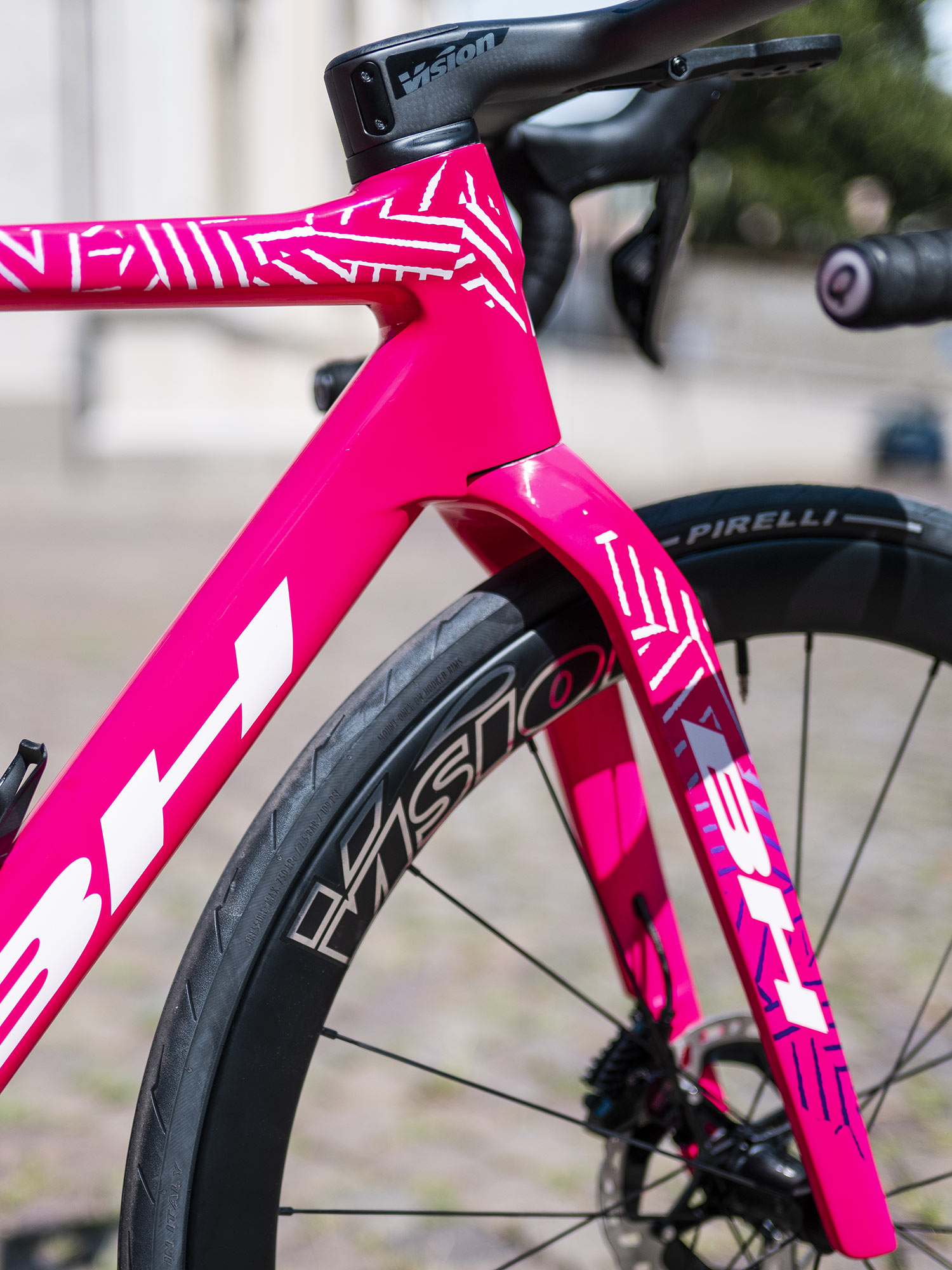 2025 Vuelta a España BH Ultralight, custom lightweight carbon road race bikes for Burgos Burpellet-BH, pink Air Bow fork