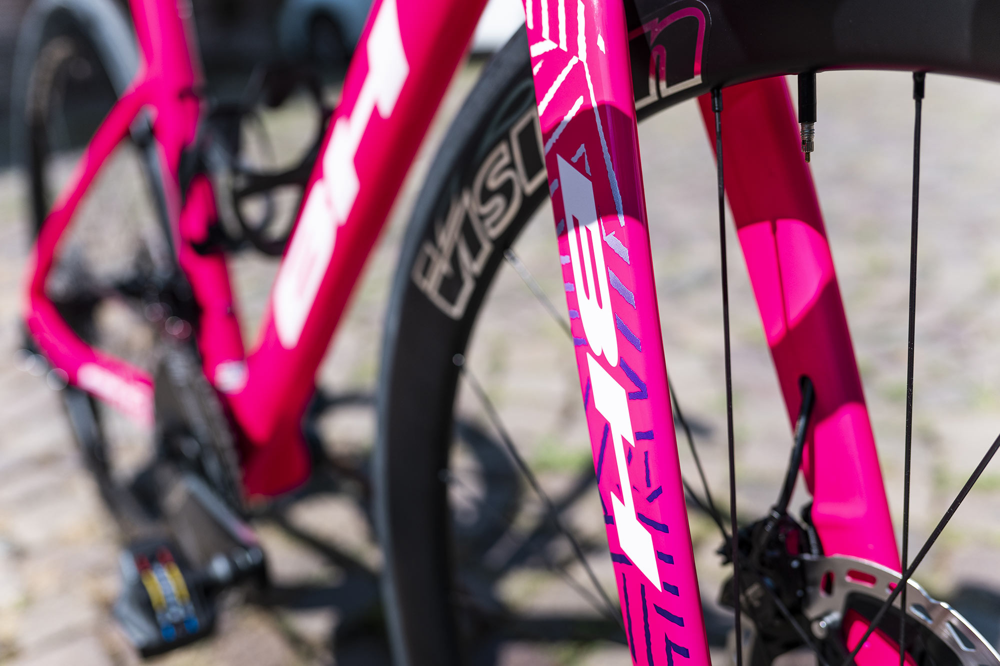 2025 Vuelta a España BH Ultralight, custom lightweight carbon road race bikes for Burgos Burpellet-BH, pink up close