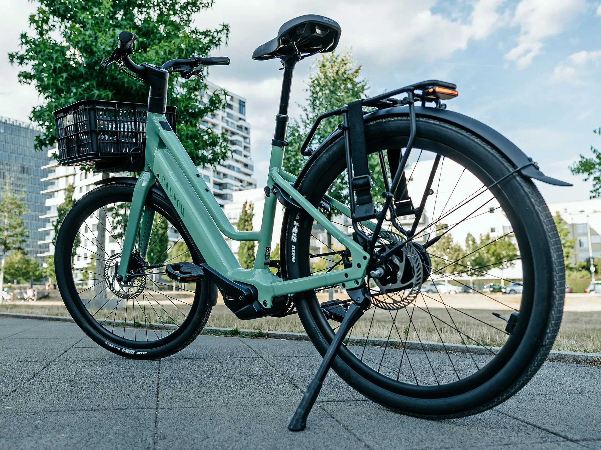 Canyon Citylite commuter bike & Citylite:ON commuter ebikes, fully equipped belt-drive urban city bikes, non-driveside detail