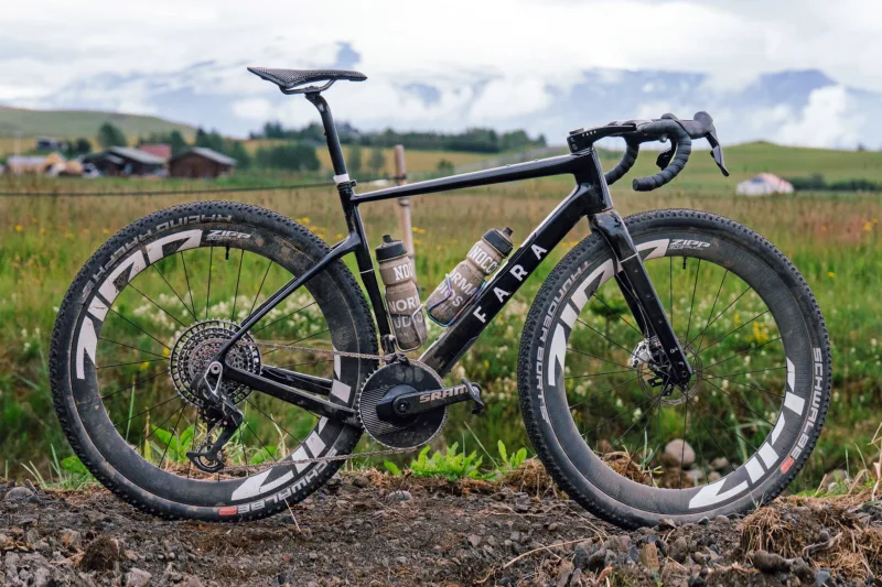 Fara Gr4 Gravel Bike Goes Fast & Light Racing on Wide Tires & Wild Split Cockpit
