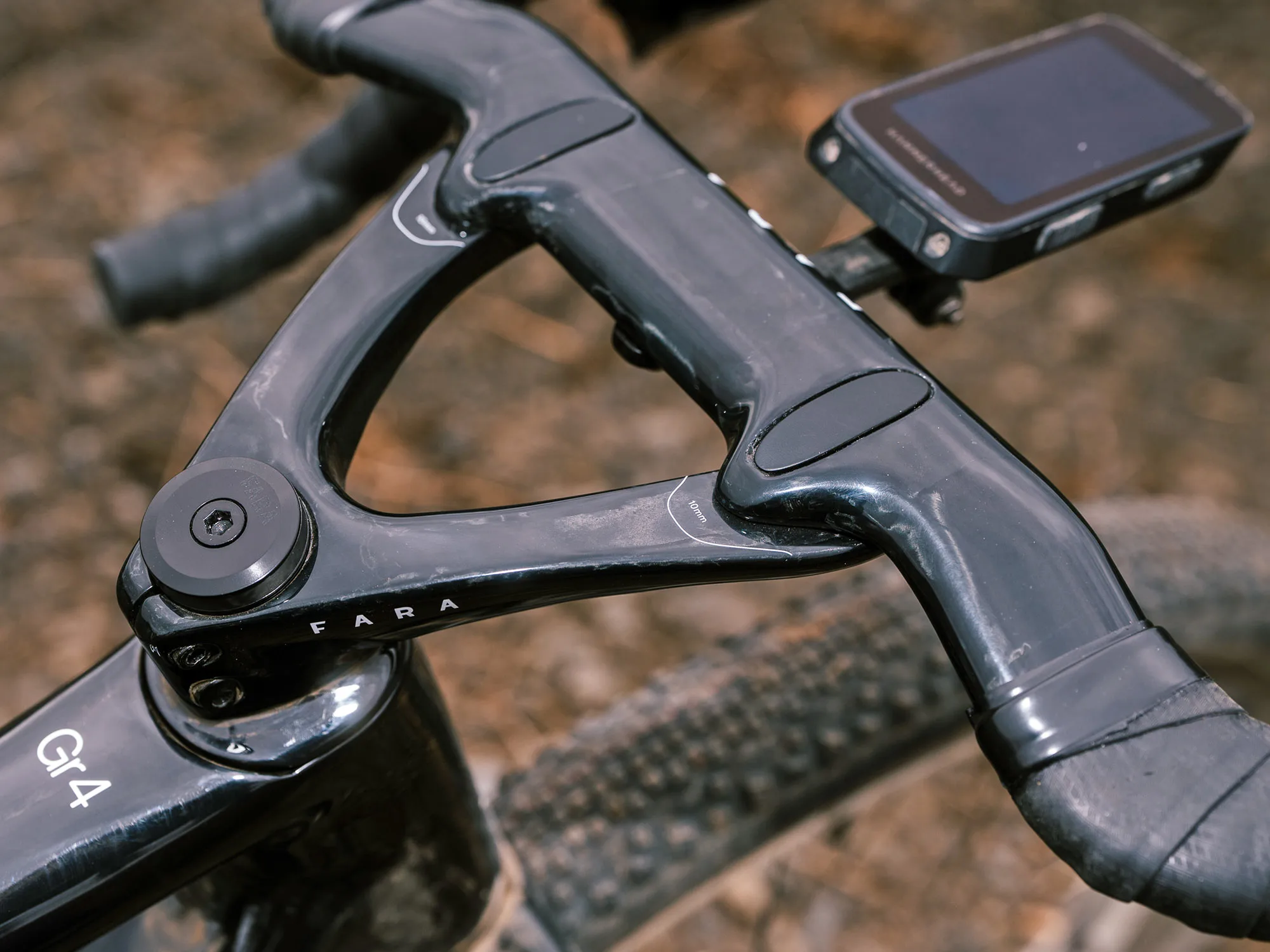 Fara Gr4 lightweight adventure-ready carbon gravel race bike, Fara Modular Cockpit top adjustability