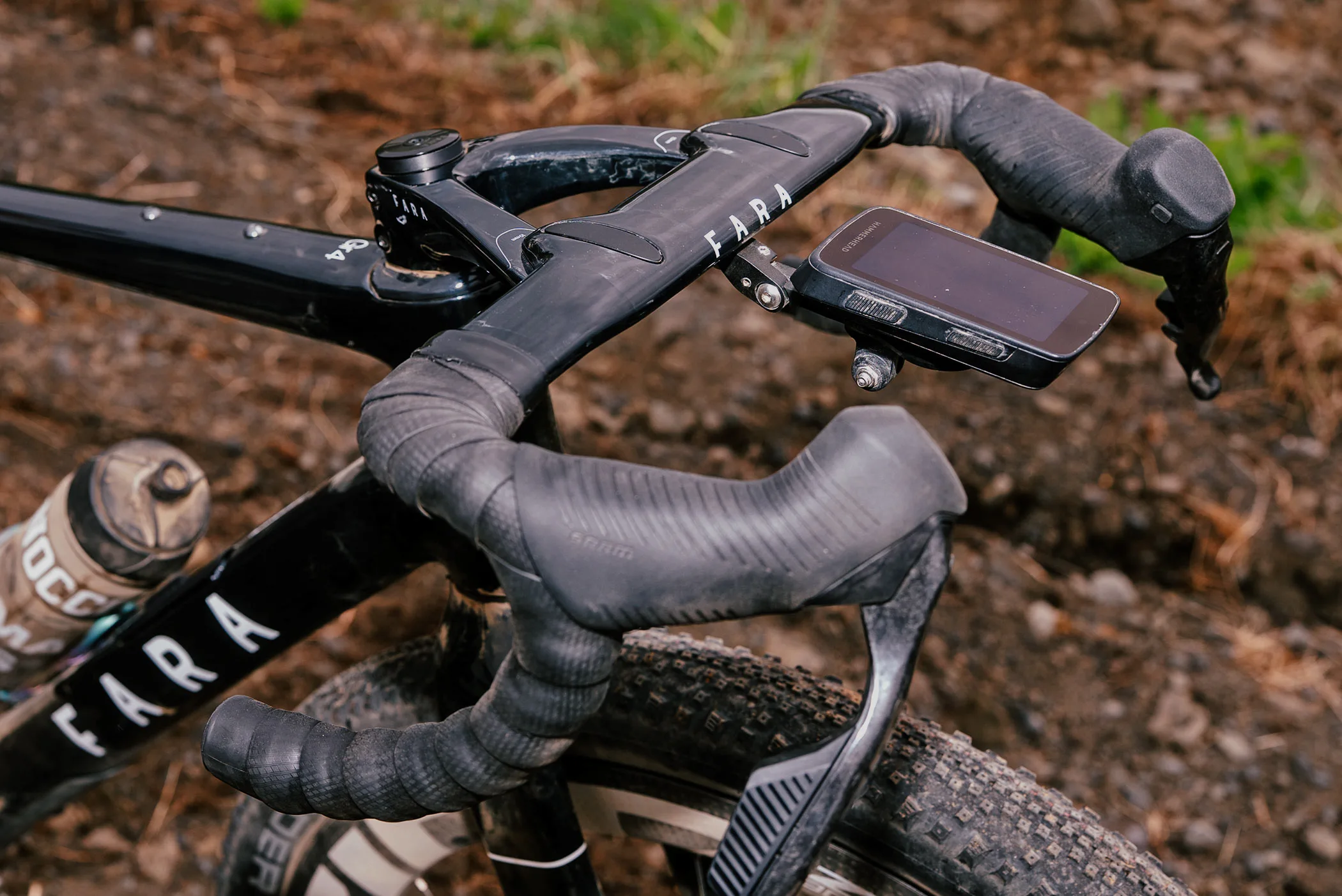 Fara Gr4 lightweight adventure-ready carbon gravel race bike, Fara Modular Cockpit