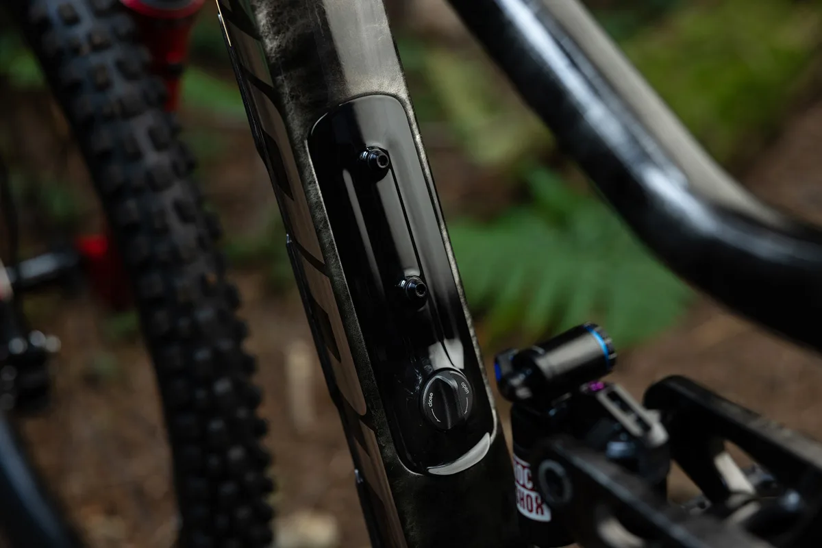 Giant Reign SE, in-frame storage