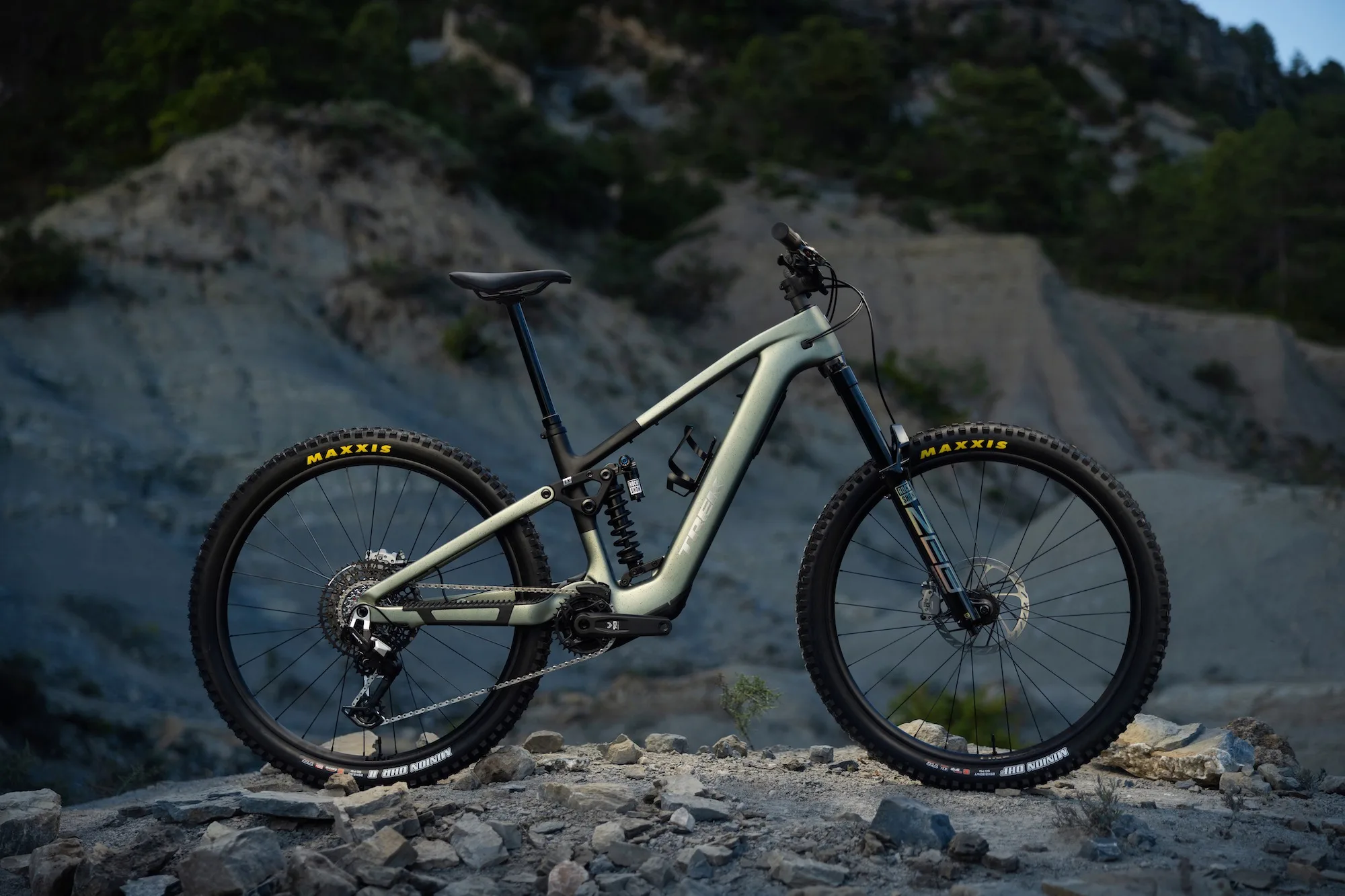 Stock image of the Fuel+ LX from the side