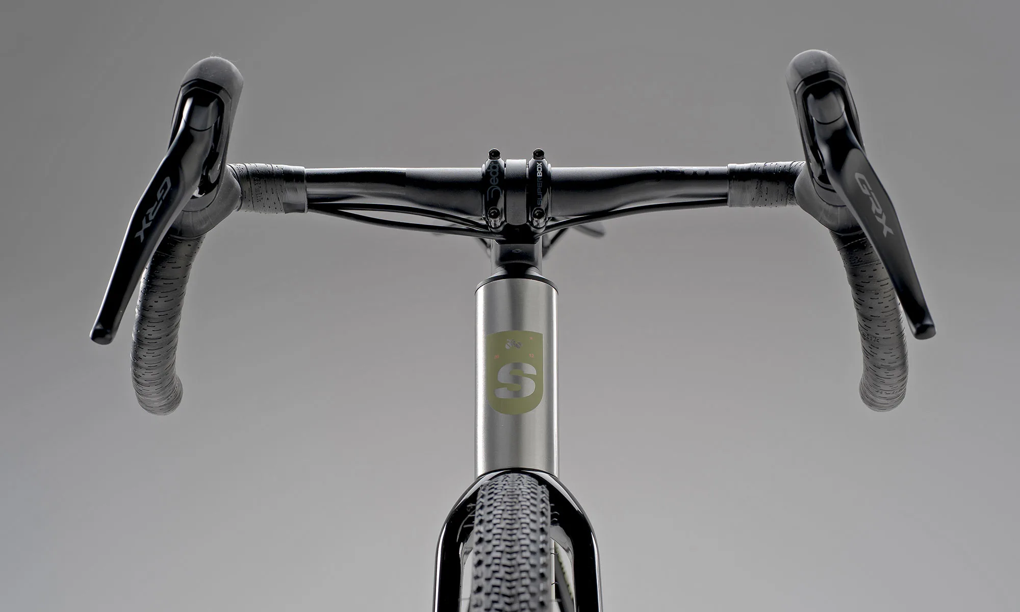 Standert Kieswerk aluminum all-rounder gravel bike, integrated cable routing, mechanical-friendly