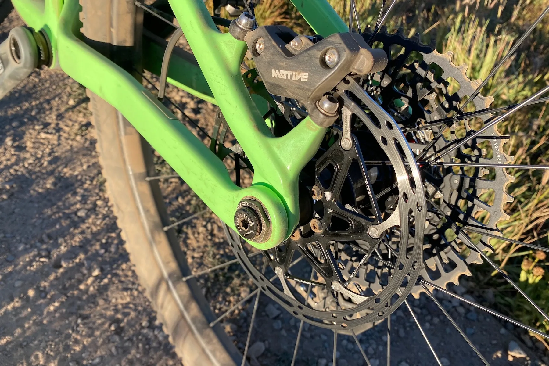 The SRAM Motive Bronze 4-piston brakes