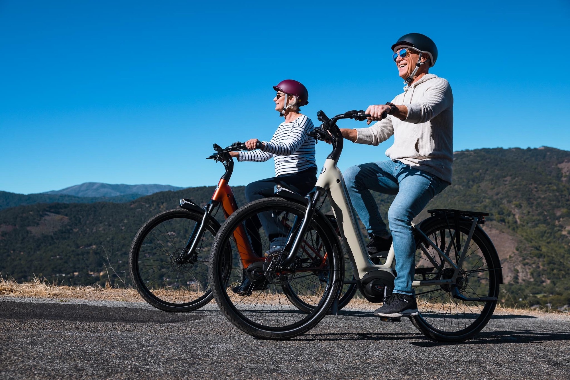 An older couple riding on the Gazzelle Arroyo e-bikes.