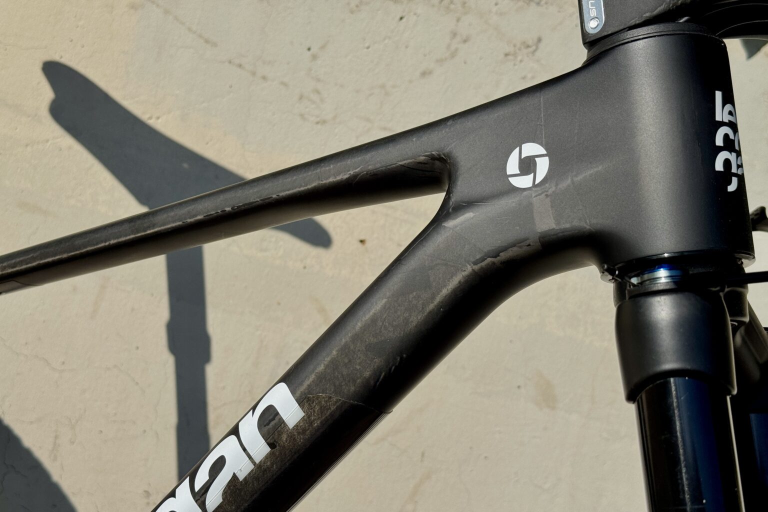 Lee Cougan Rampage Origin lightweight carbon XC MTB hardtail, Headtube