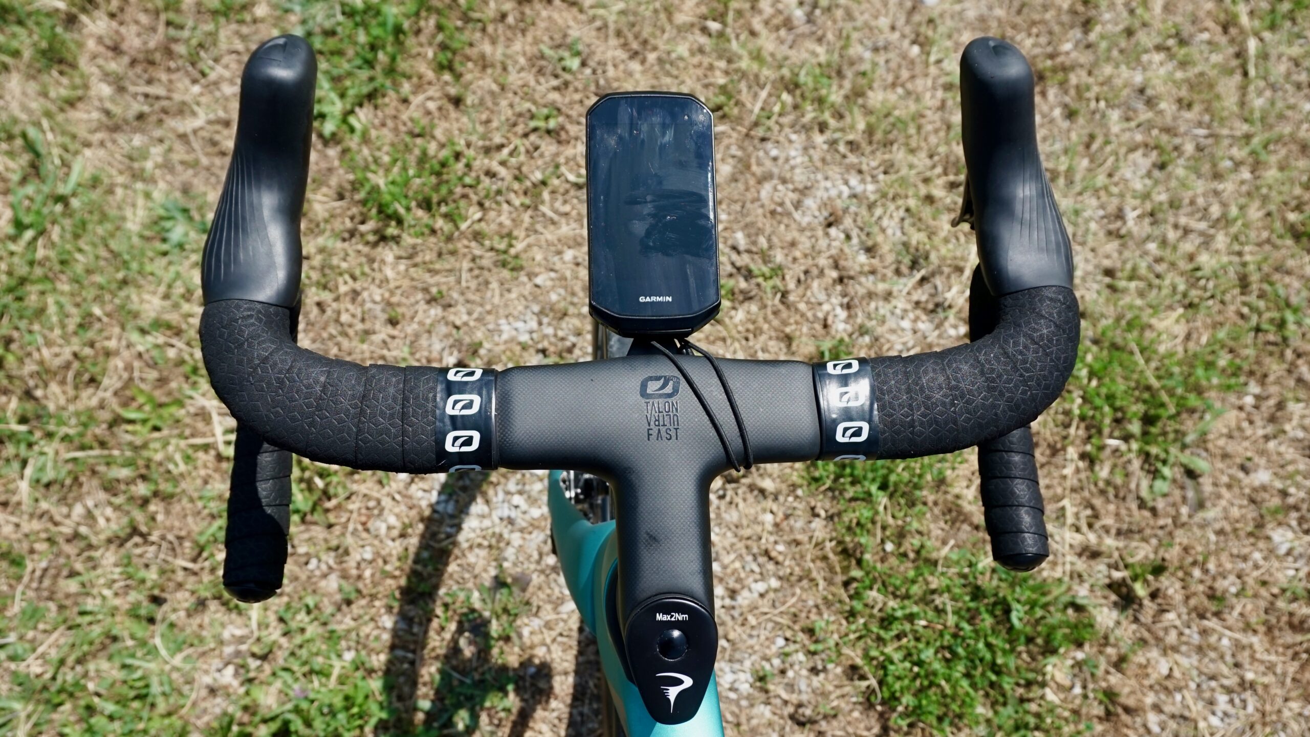 Pinarello F9 review one piece bars