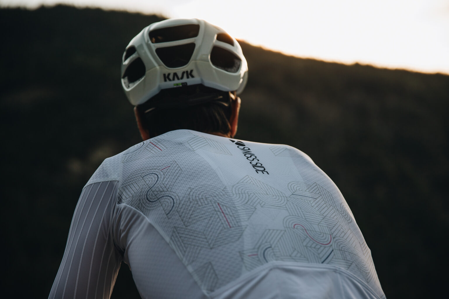 back of a cyclists wearing the AERO Jersey Ultimate
