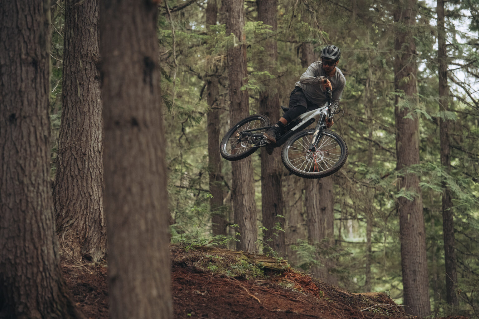 jumping Rocky Mountain Instinct Powerplay SL