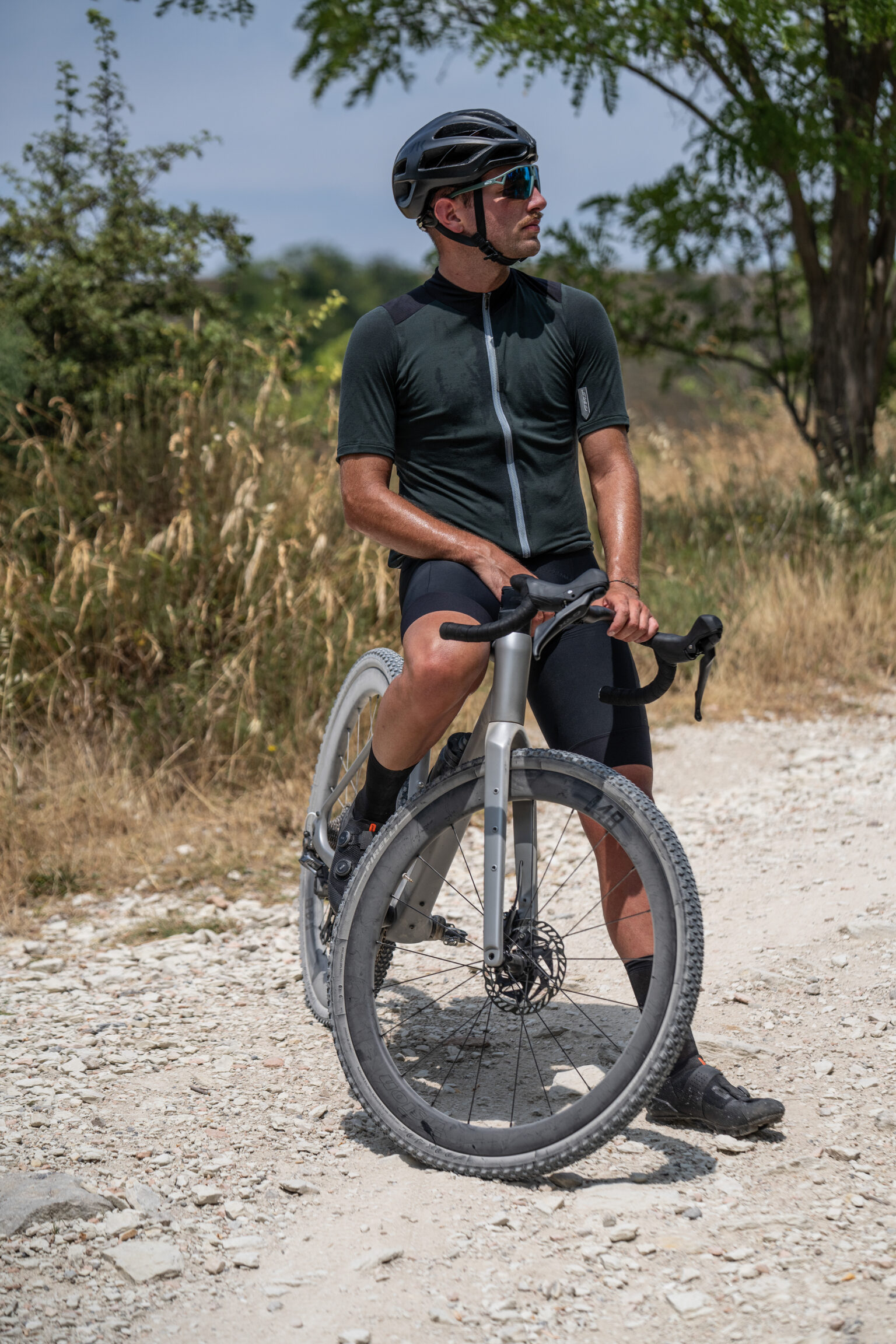 The hybrid Vision SC 48 i25 stopped on a gravel road