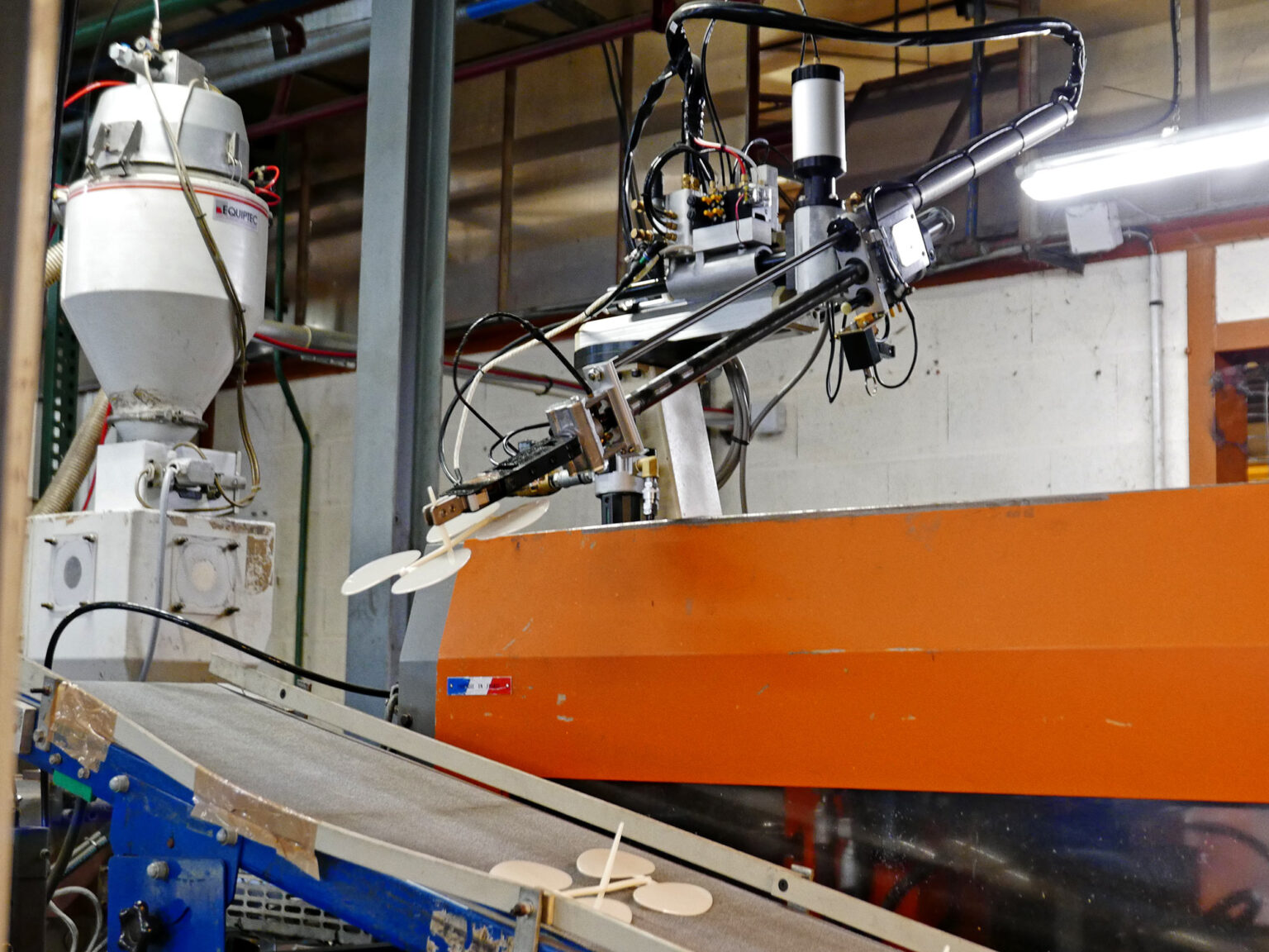 Zefal Factory Tour: cycling products made in France, robot injected mirrors