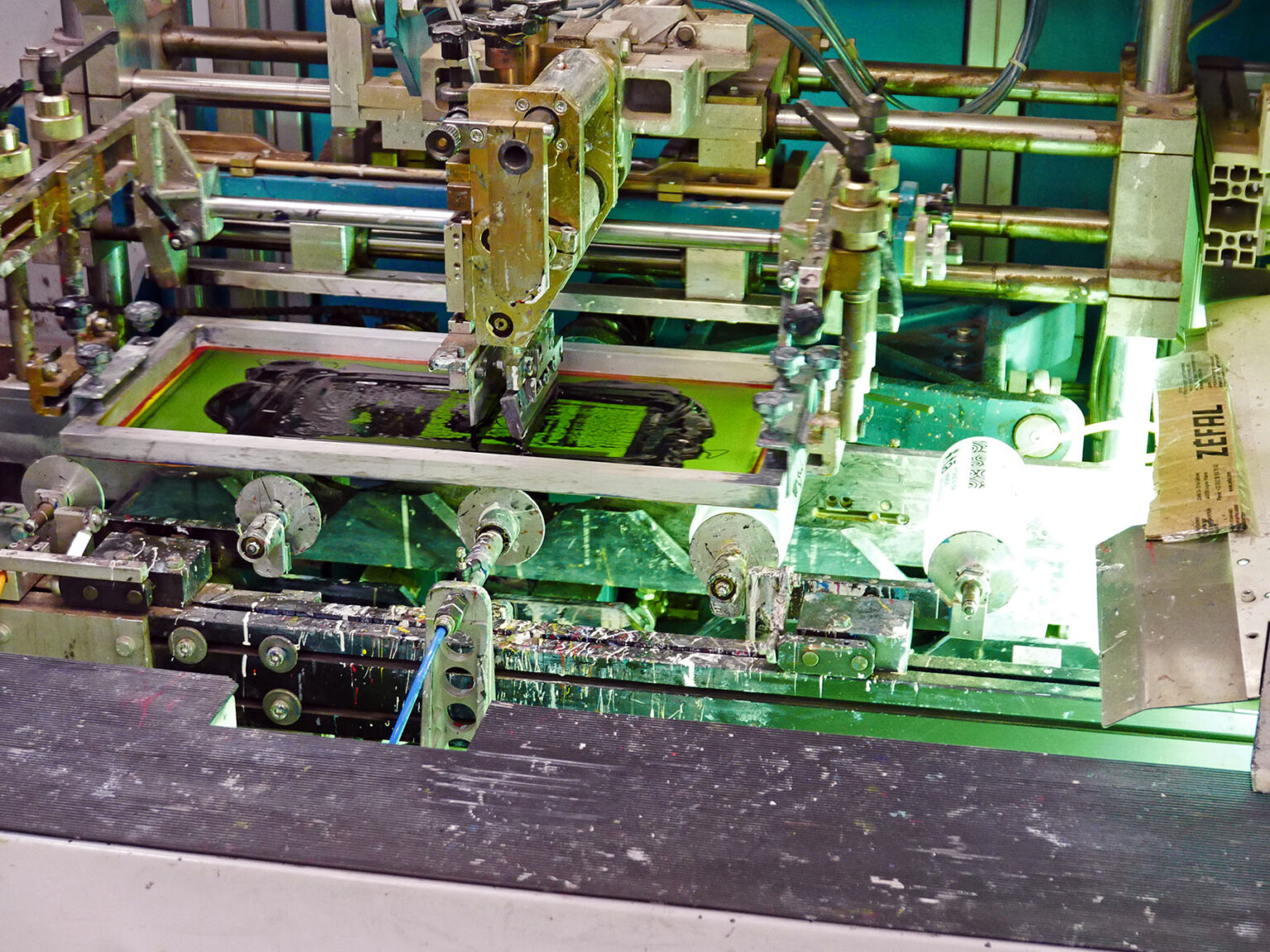Zefal Factory Tour: cycling products made in France, custom TA bidon silk screened graphics